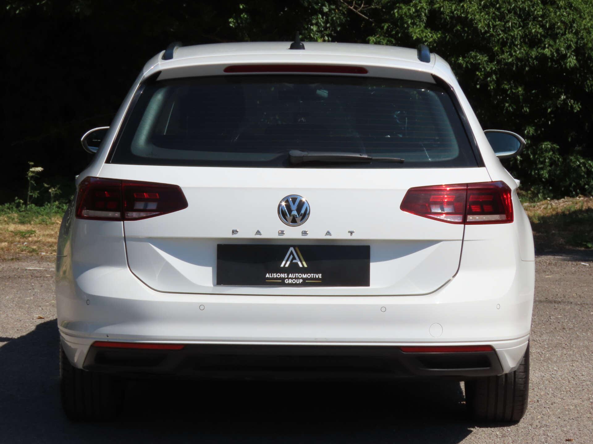 Volkswagen Passat view 5