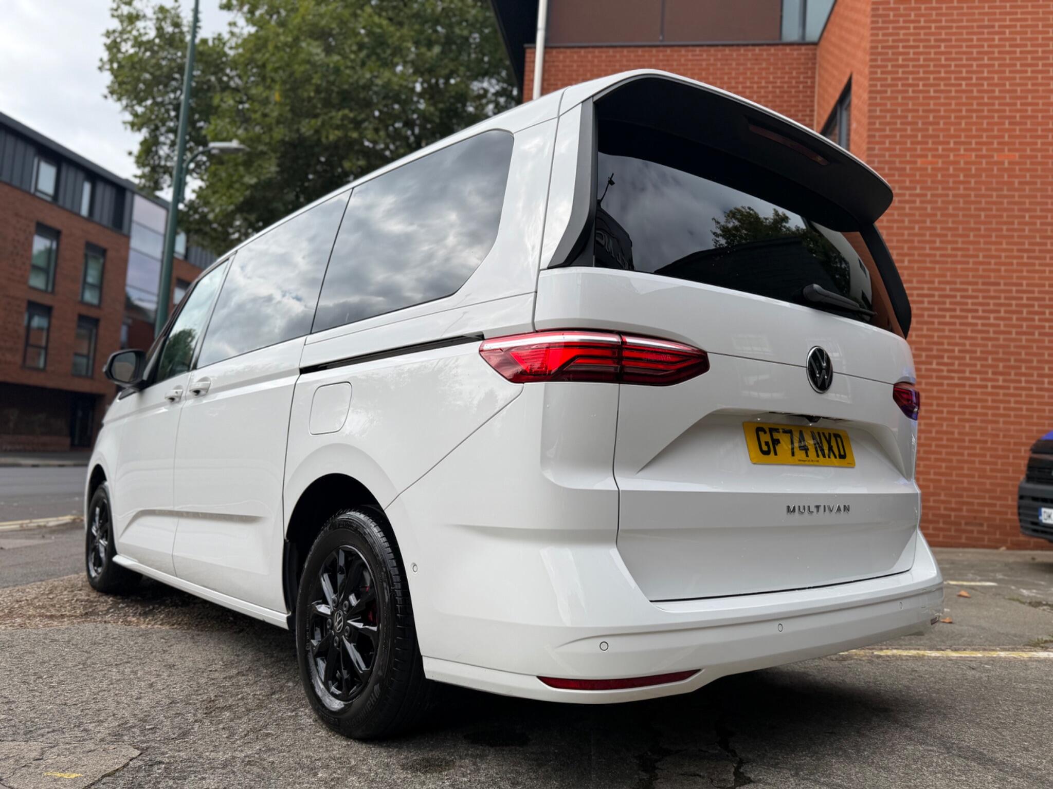 Volkswagen Multivan view 21