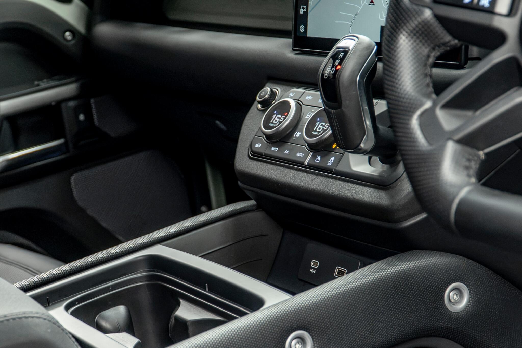 Land Rover Defender view 33