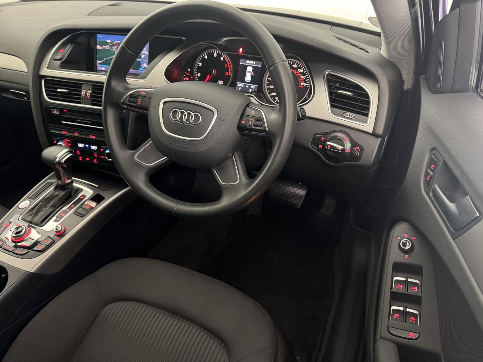 Audi A4 Avant view 48