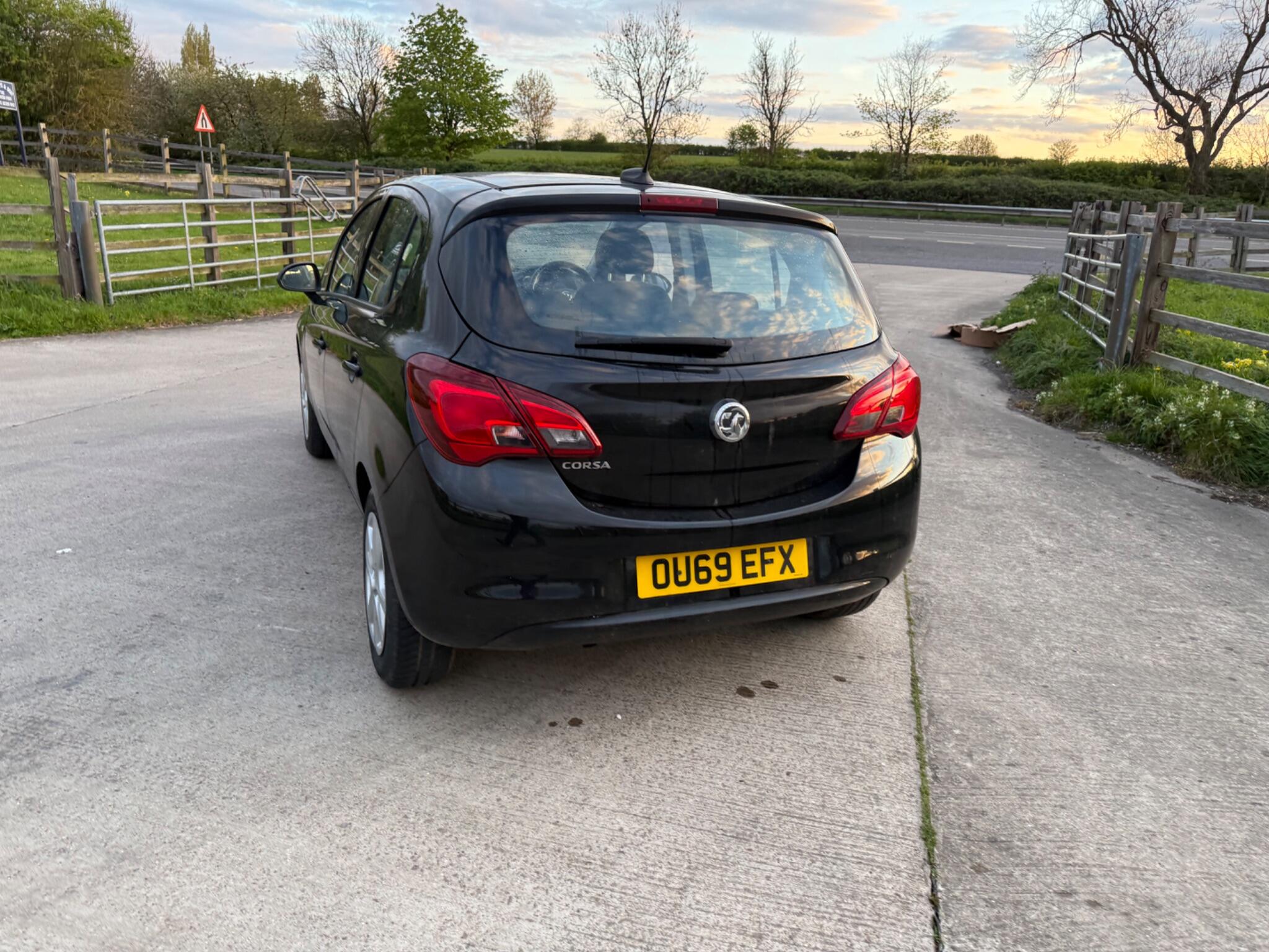 Vauxhall Corsa 1.4i Design Euro 6 (s/s) 5dr — photo 26 of 104