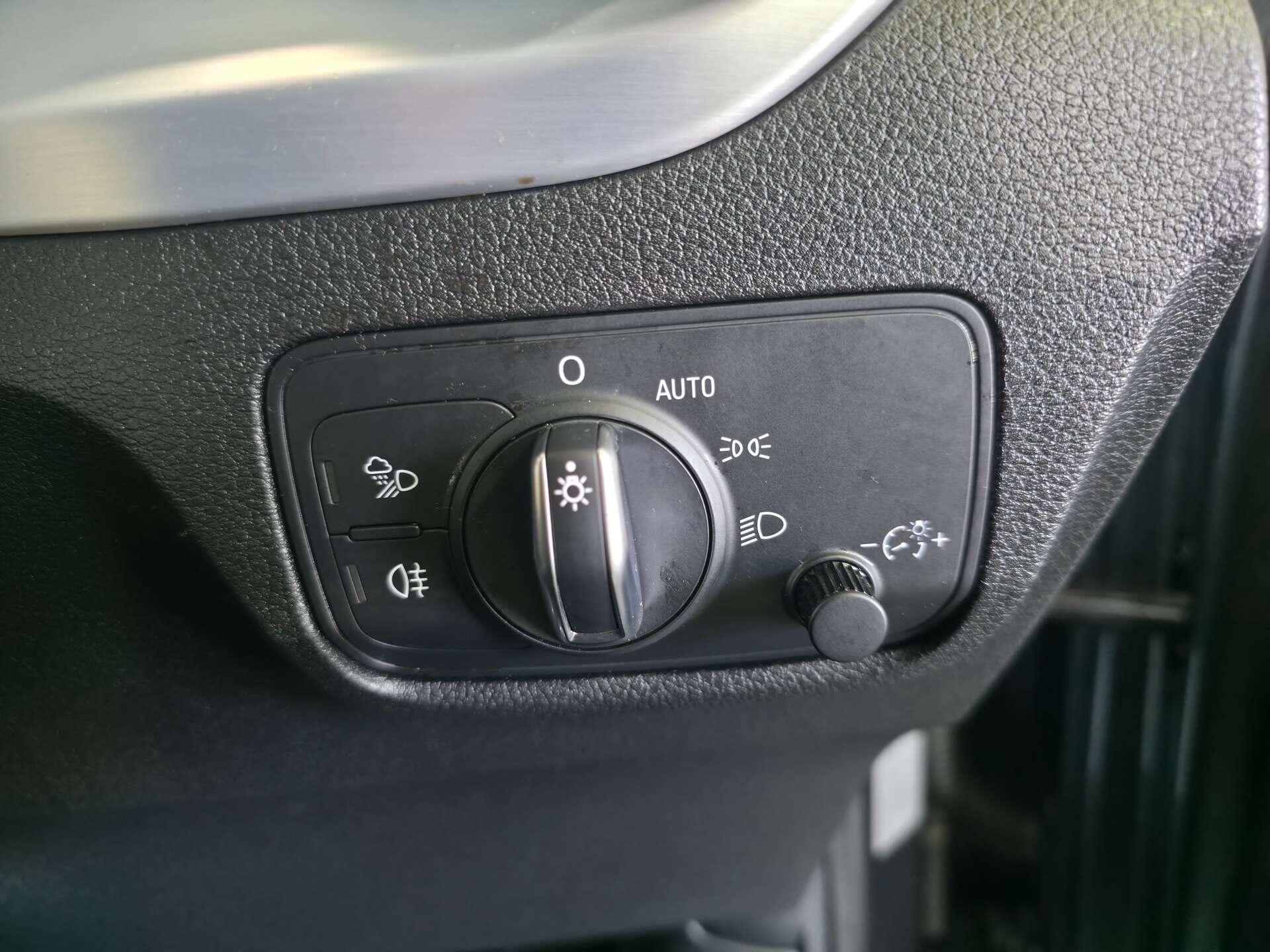 Audi Q2 view 25