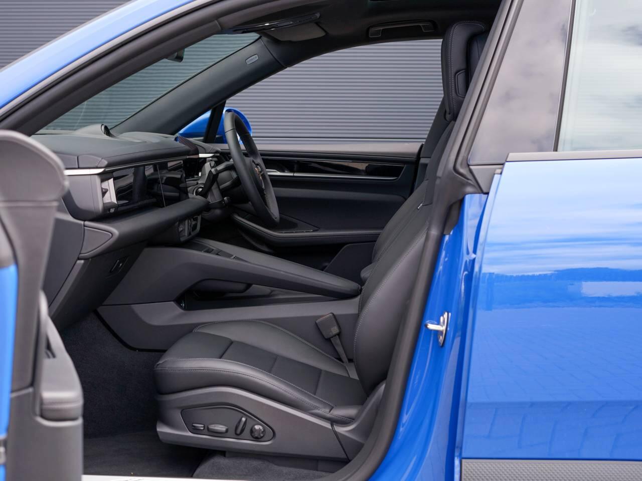 Porsche Macan view 16