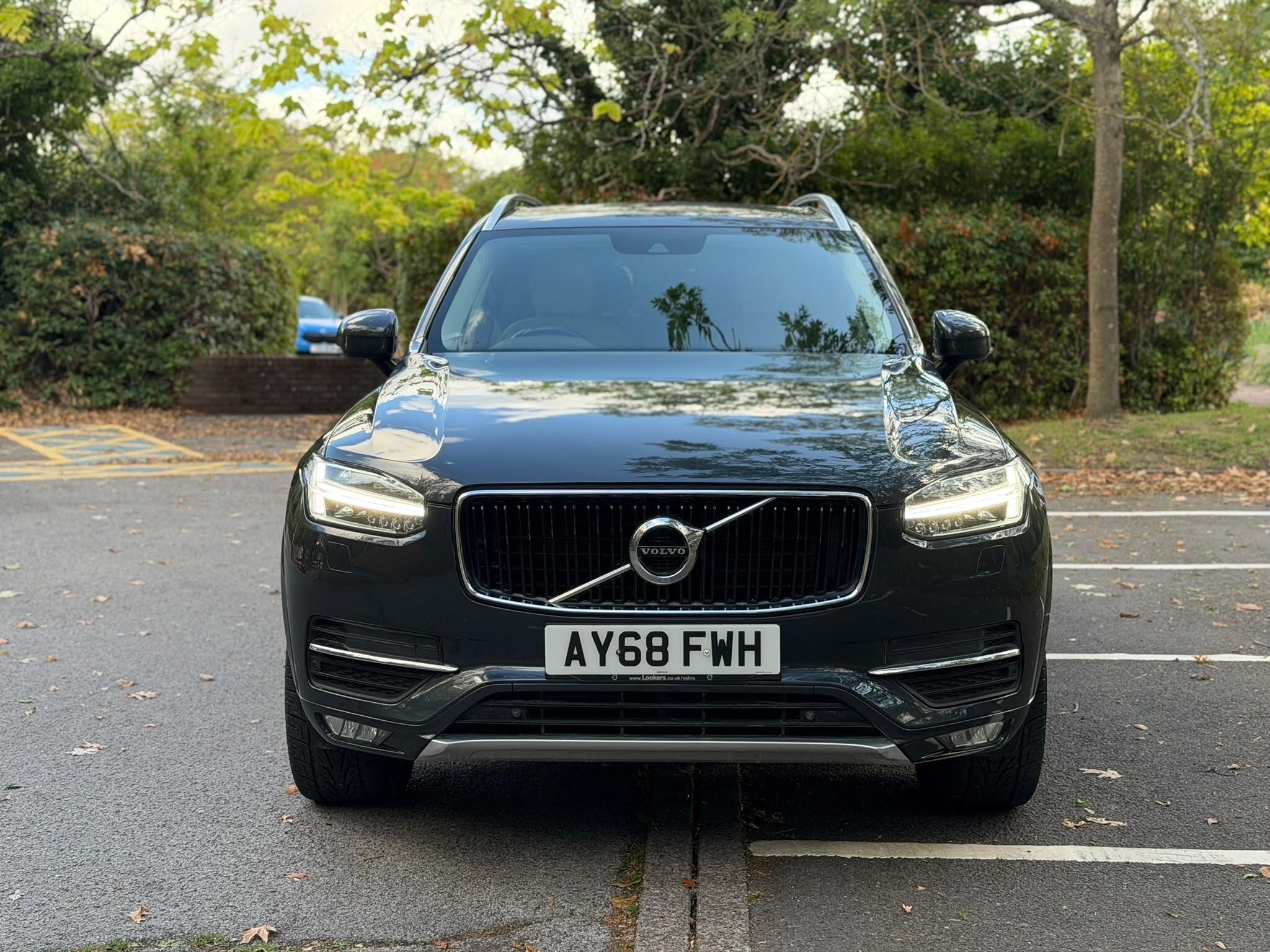 Volvo XC90 view 9