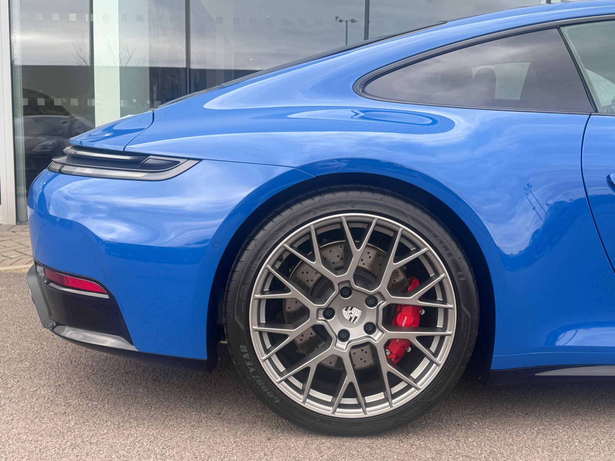 Porsche 911 view 19
