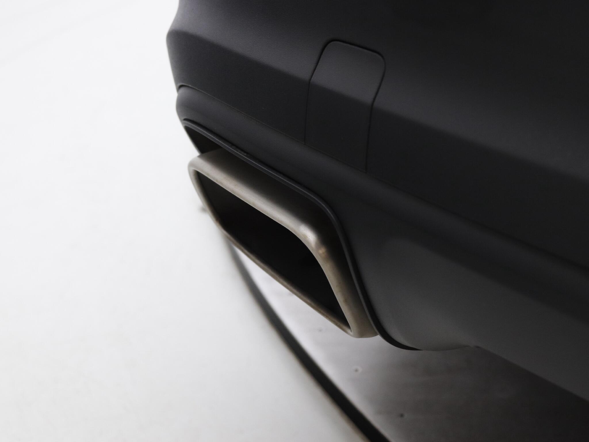 Porsche Cayenne view 22