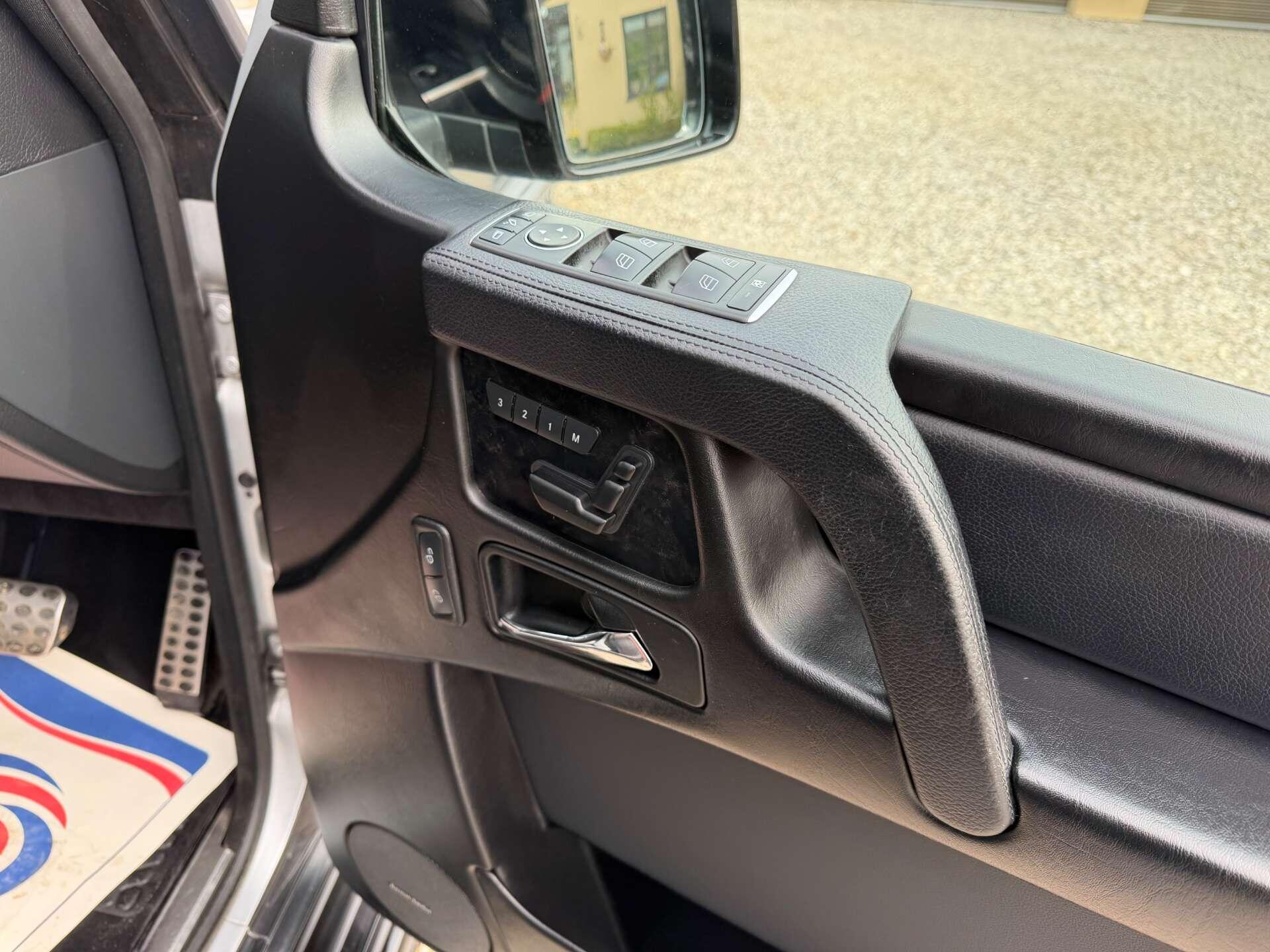Mercedes-Benz G-Class view 20