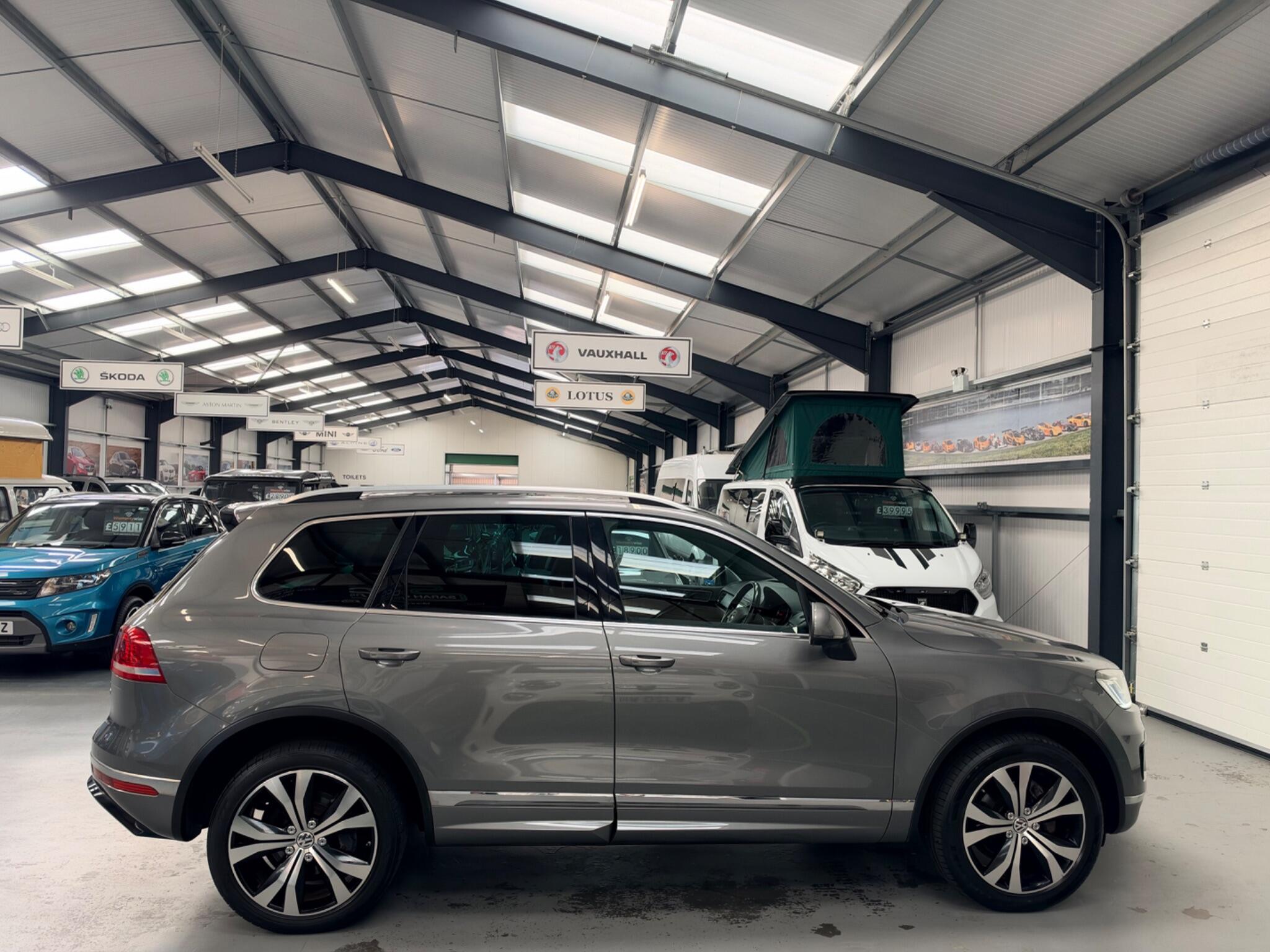 Volkswagen Touareg view 16