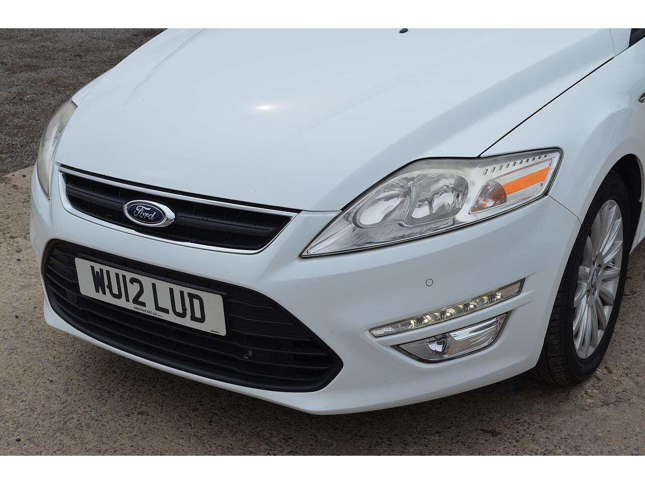 Ford Mondeo view 28