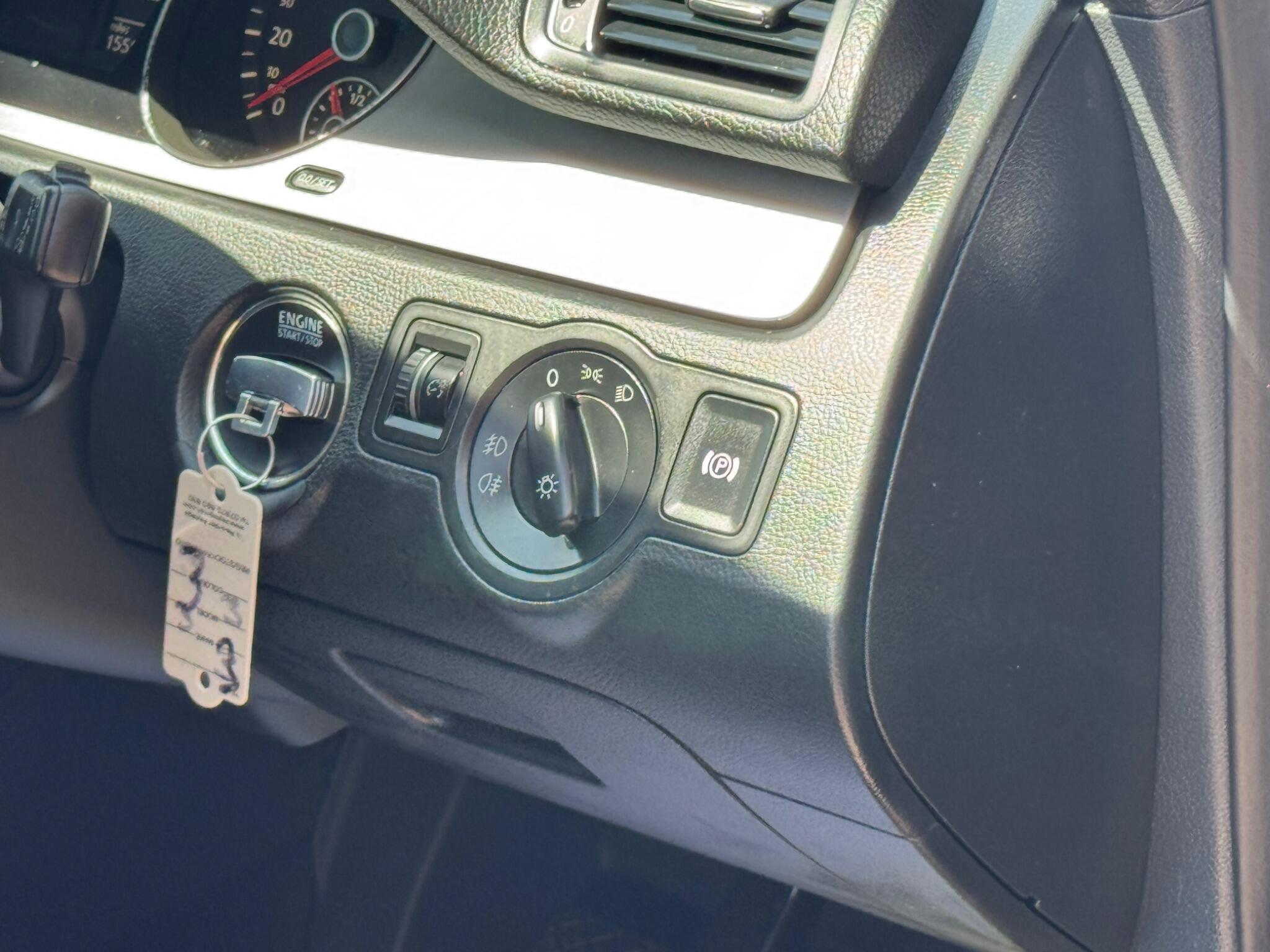 Volkswagen Passat view 12