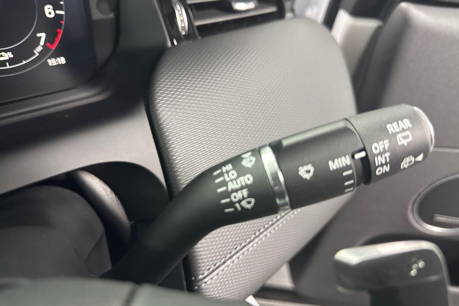 Land Rover Discovery Sport view 28