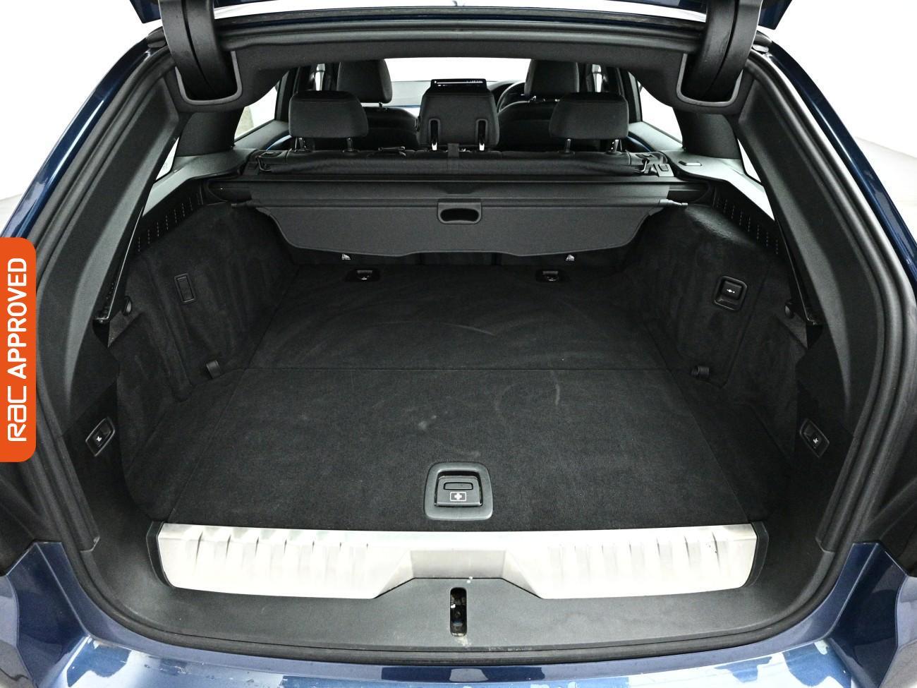 BMW 5 Series view 27