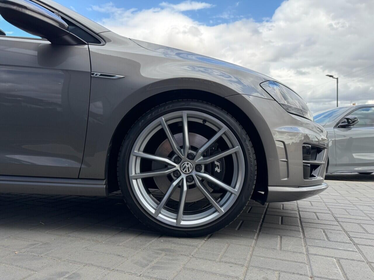 Volkswagen Golf view 9