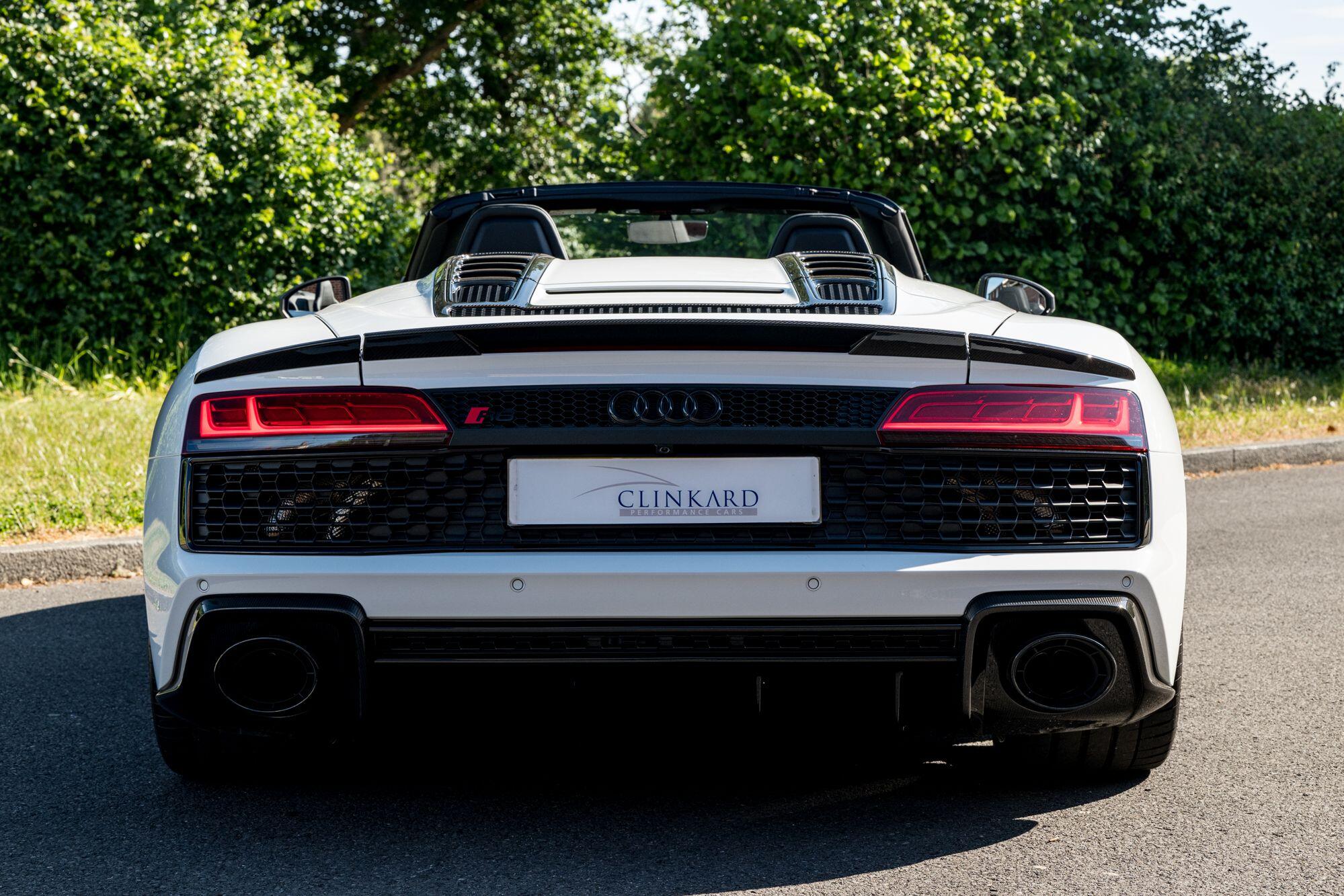 Audi R8 view 4