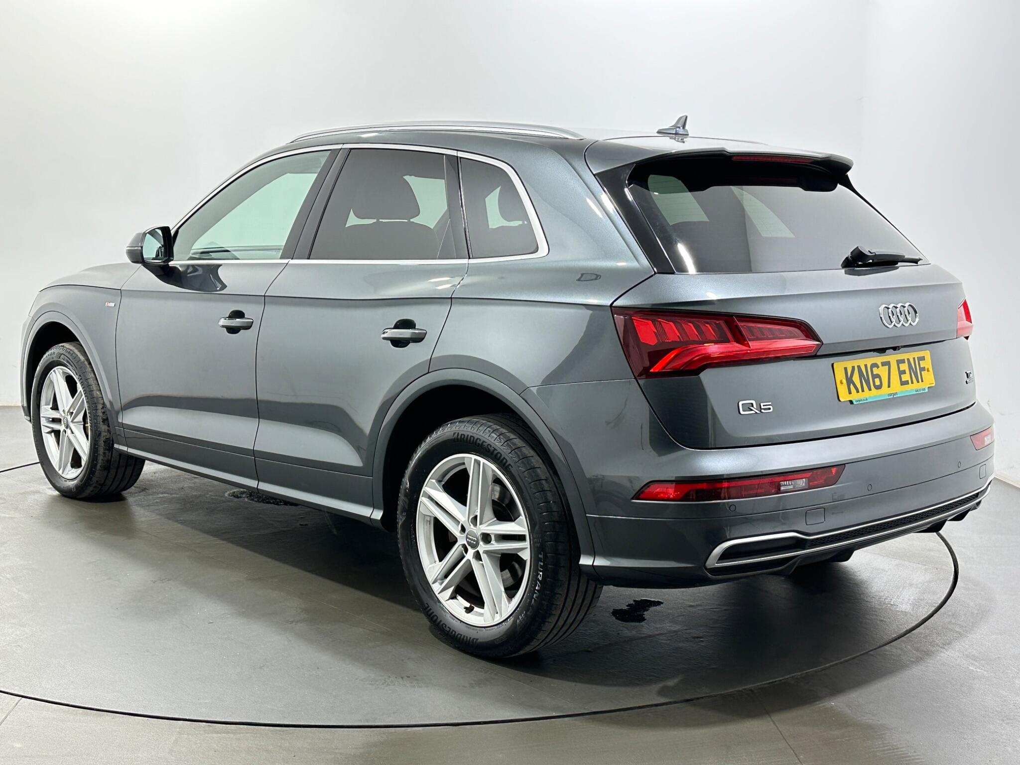 Audi Q5 view 6