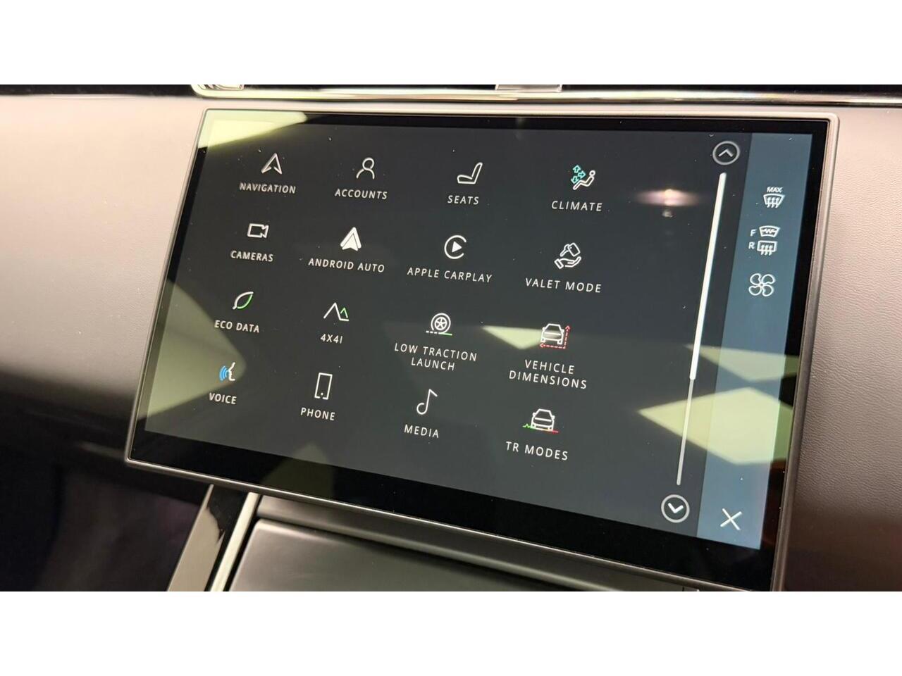 Land Rover Range Rover Evoque view 25