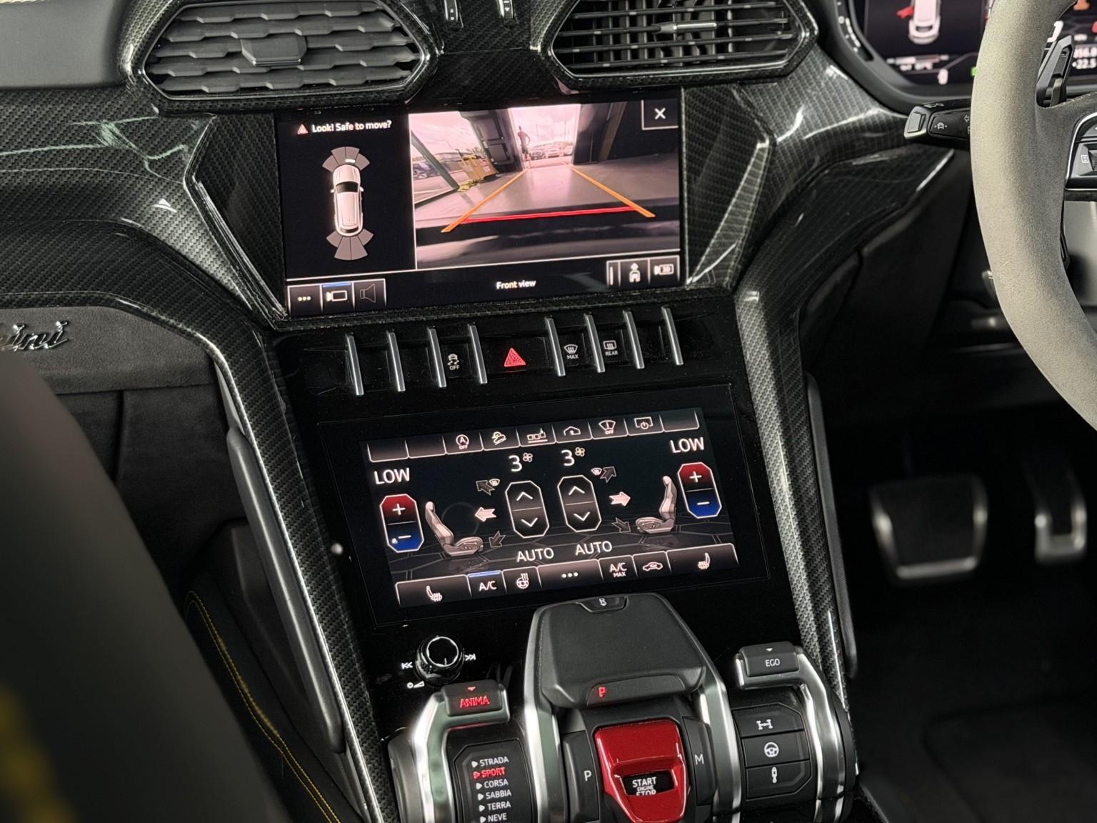 Lamborghini Urus view 45