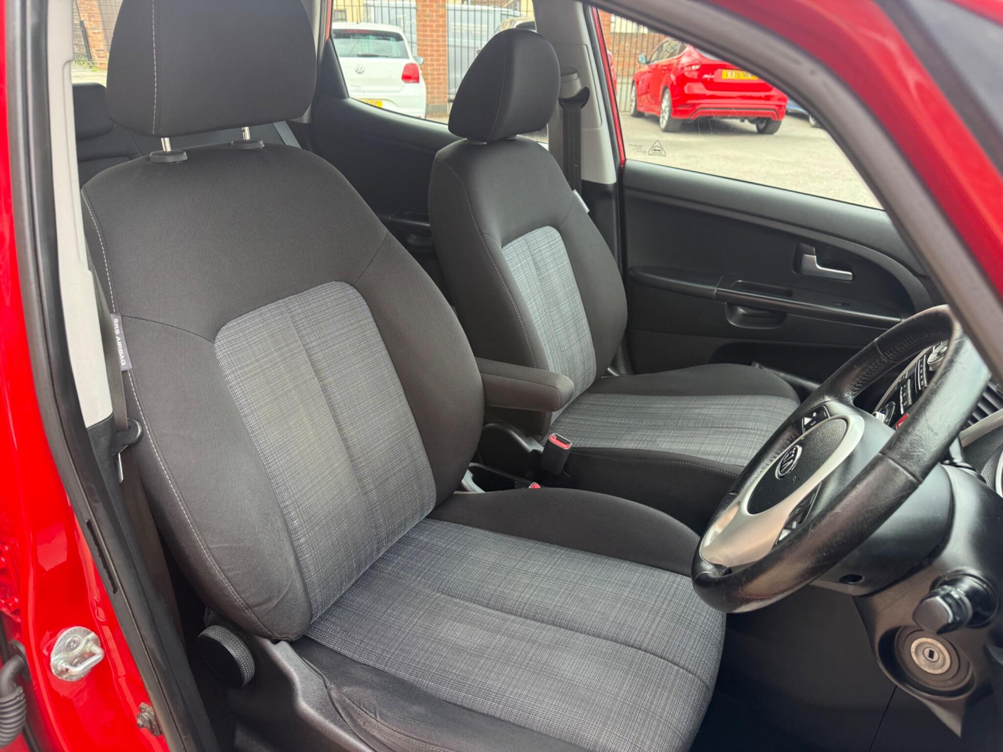 Kia Venga view 13