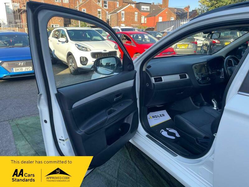 2014 Mitsubishi Outlander image 43