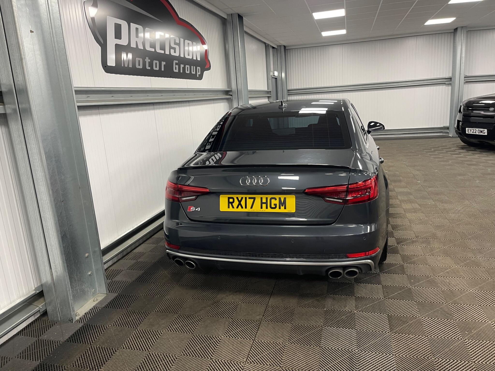 Audi S4 view 20