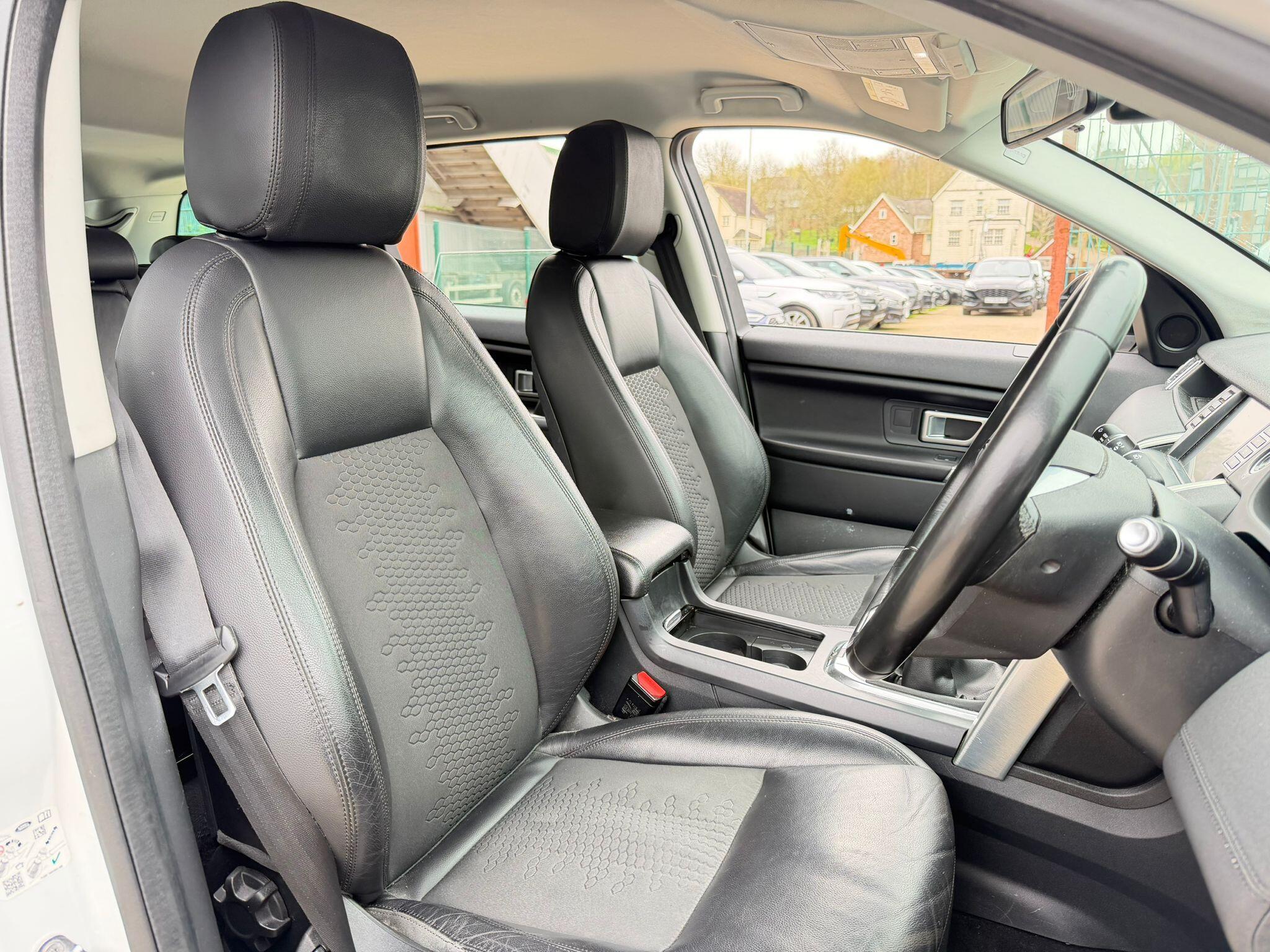 Land Rover Discovery Sport view 12