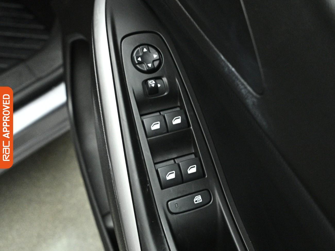 Vauxhall Grandland view 25