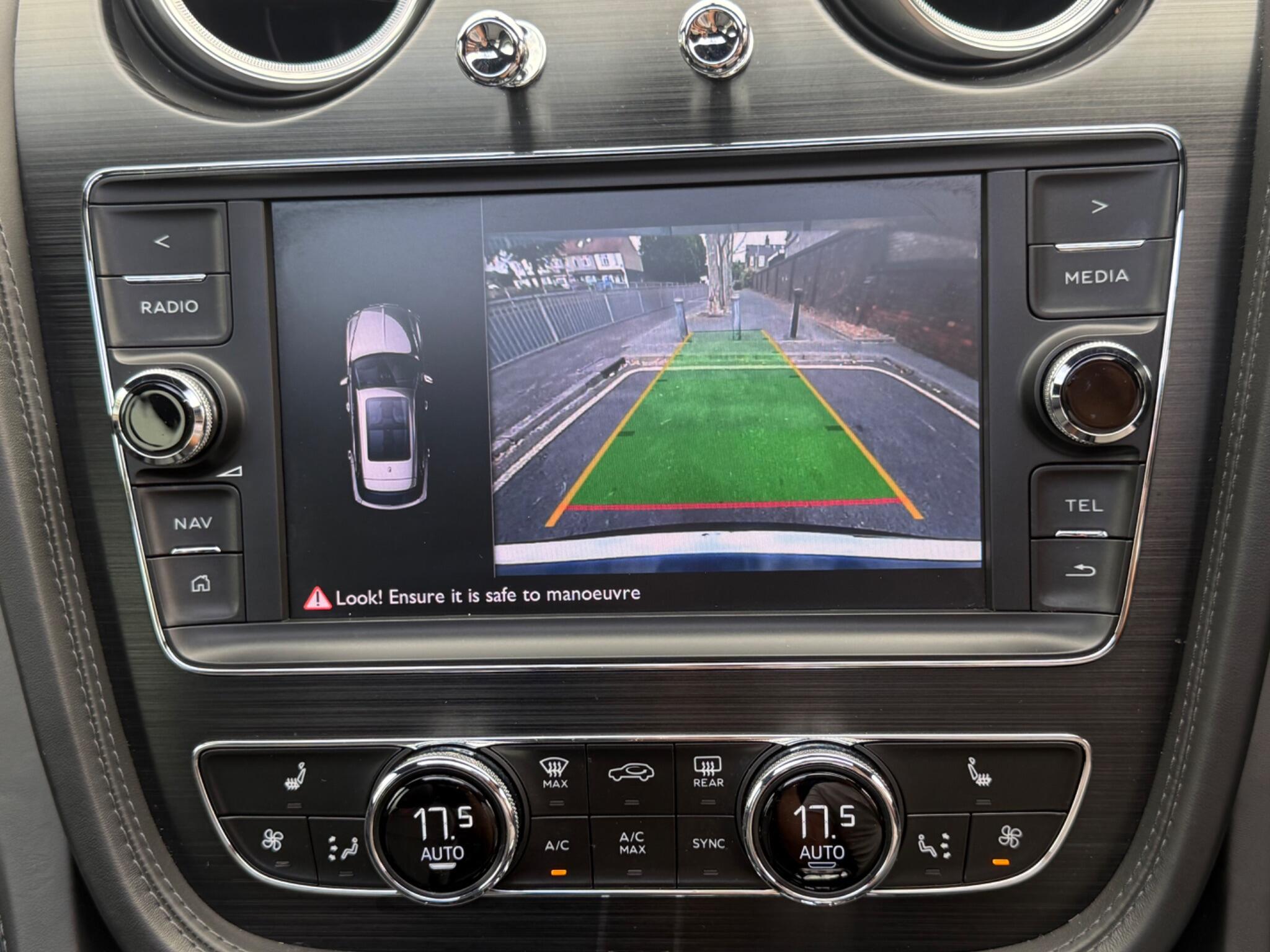 Bentley Bentayga view 24