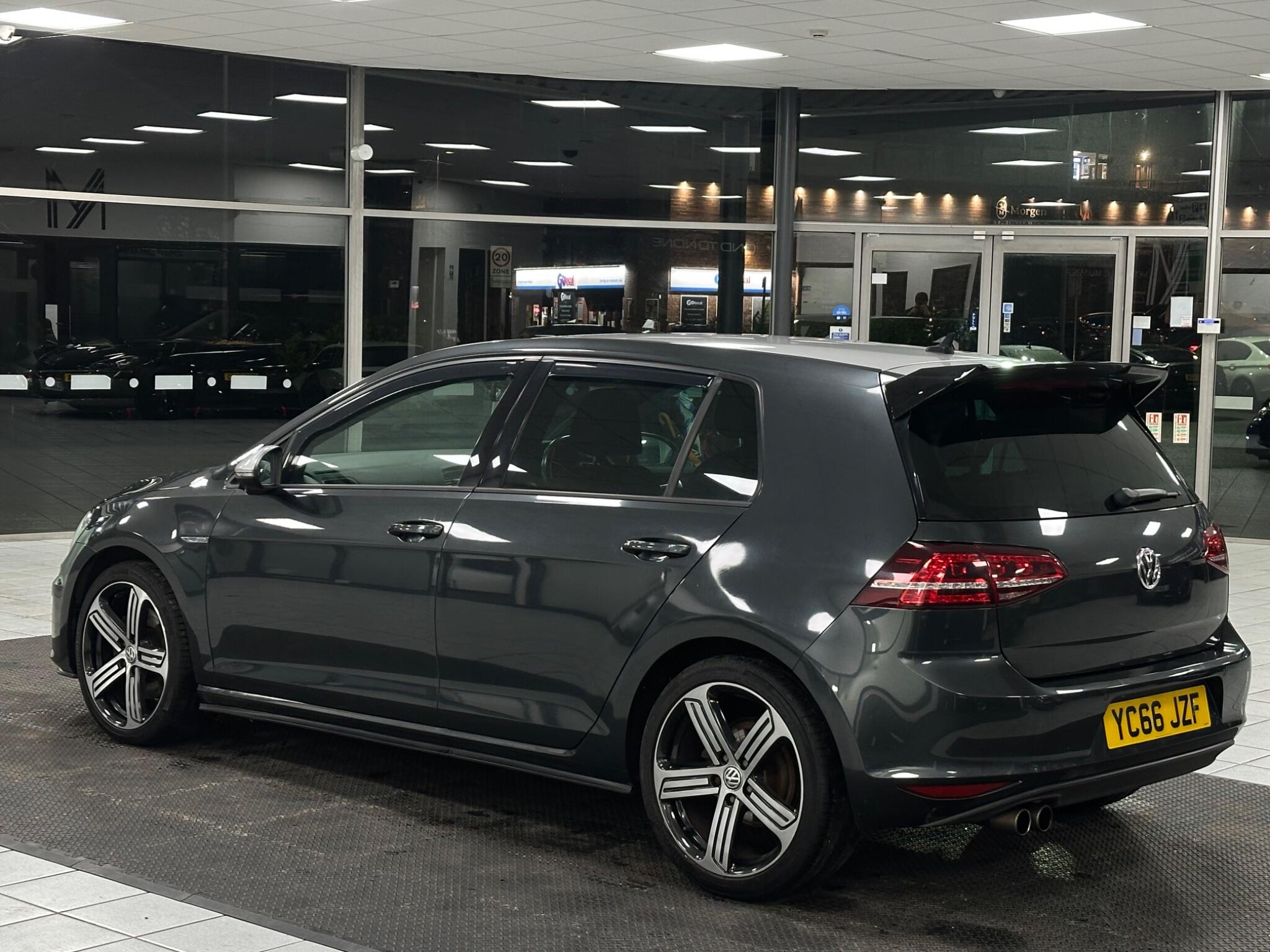 Volkswagen Golf view 9