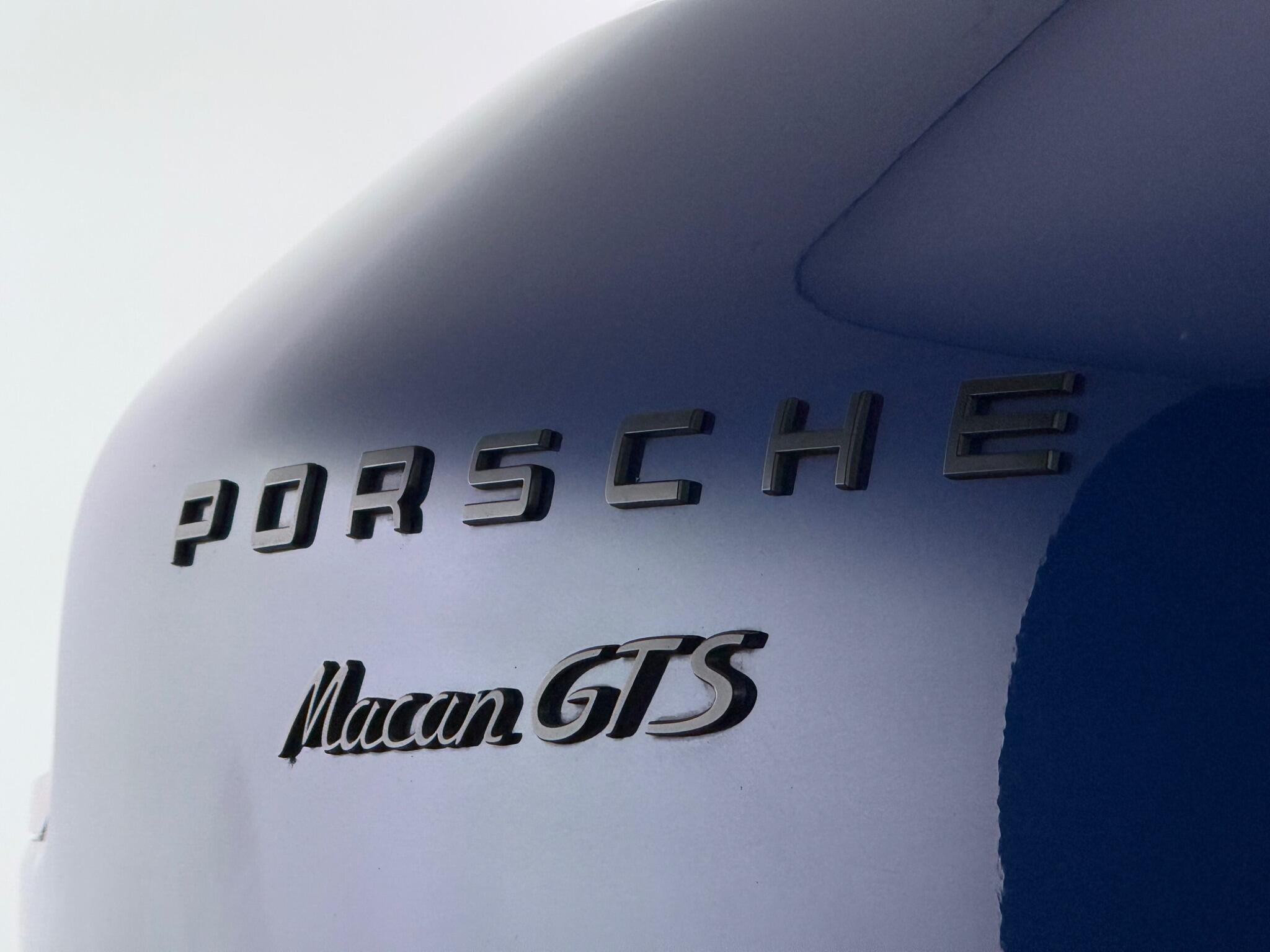 Porsche Macan view 16