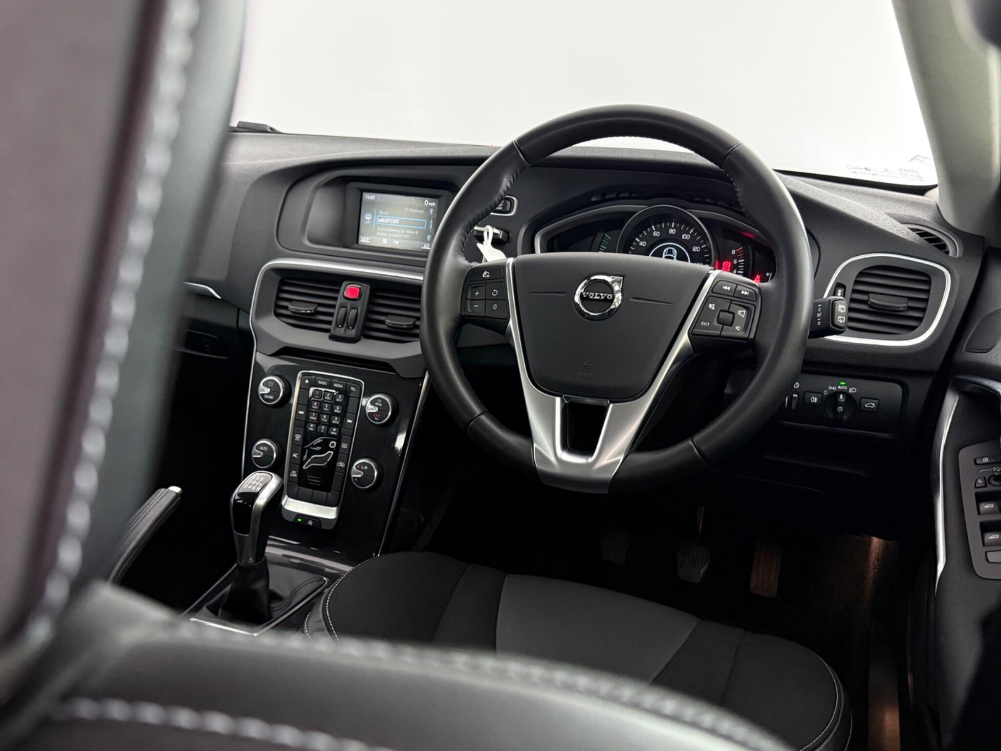 Volvo V40 view 12