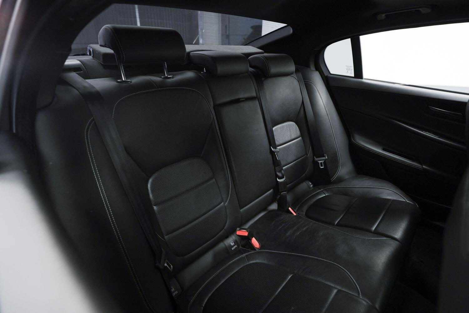Jaguar Xe view 13