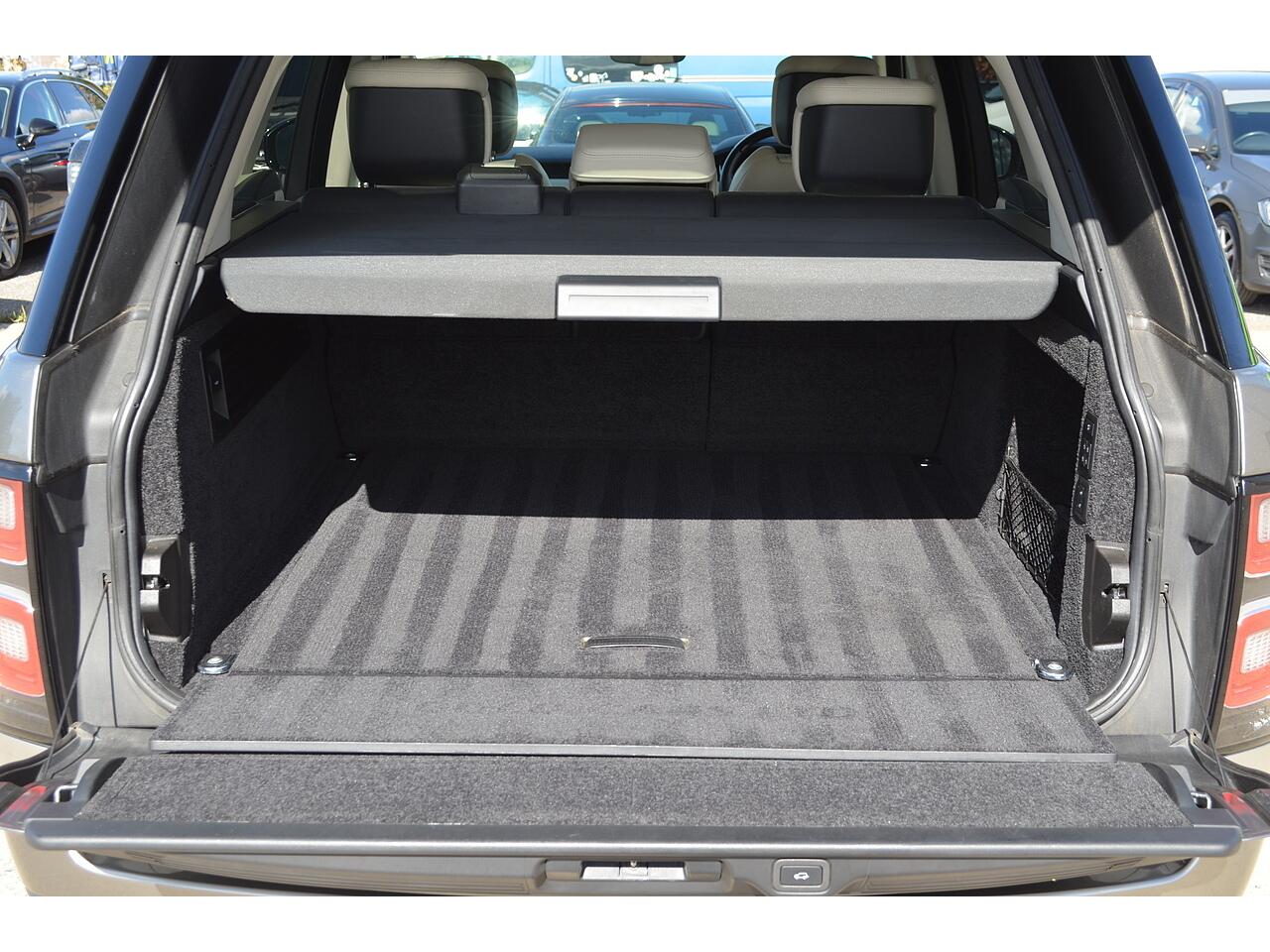 Land Rover Range Rover view 23