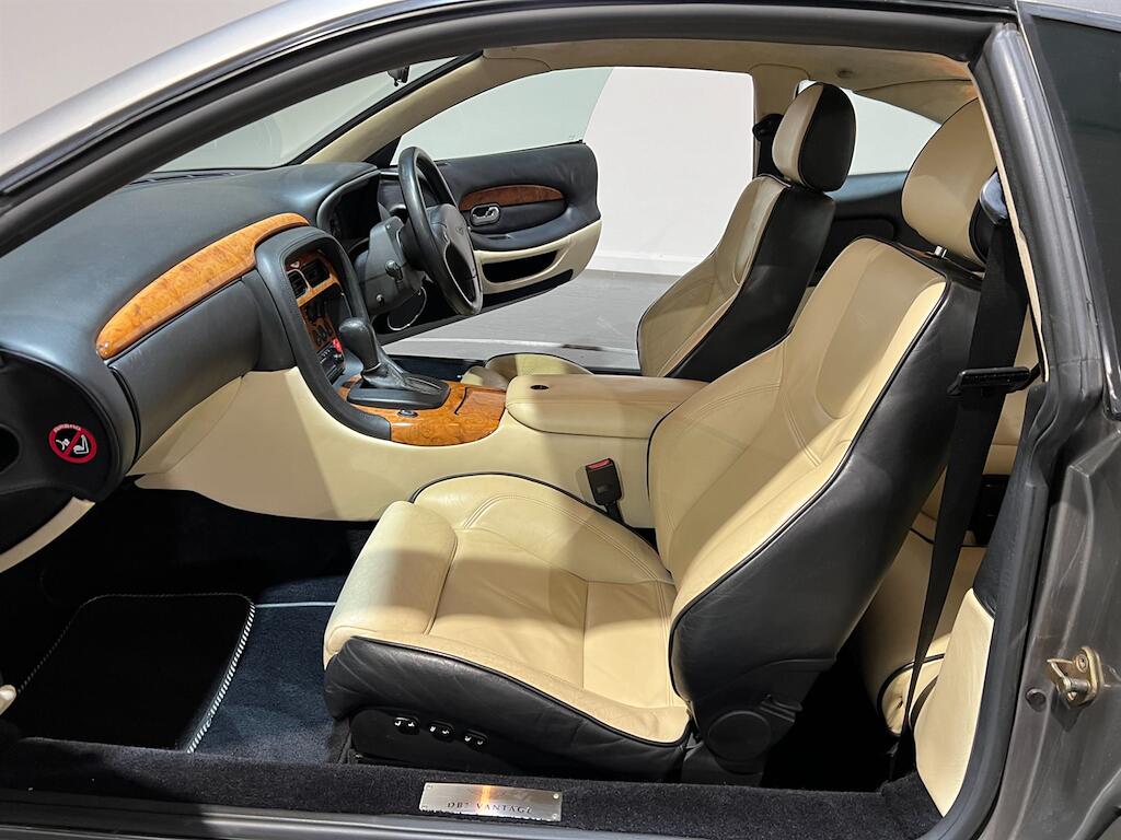 Aston Martin DB7 view 5