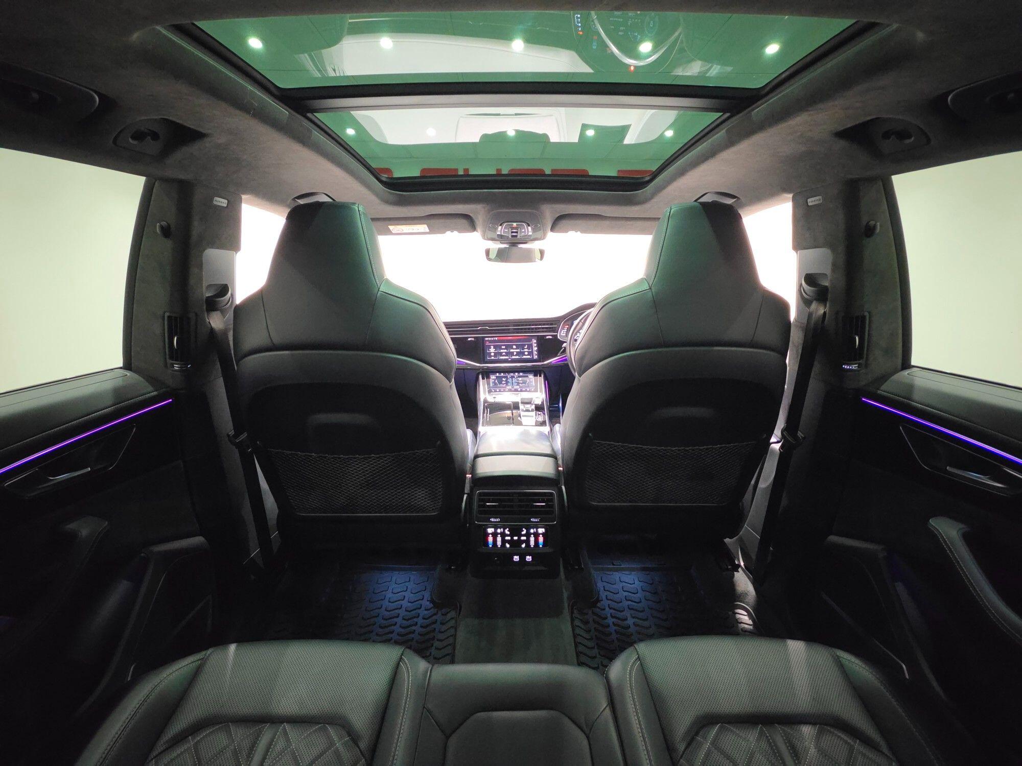 Audi Q8 view 15