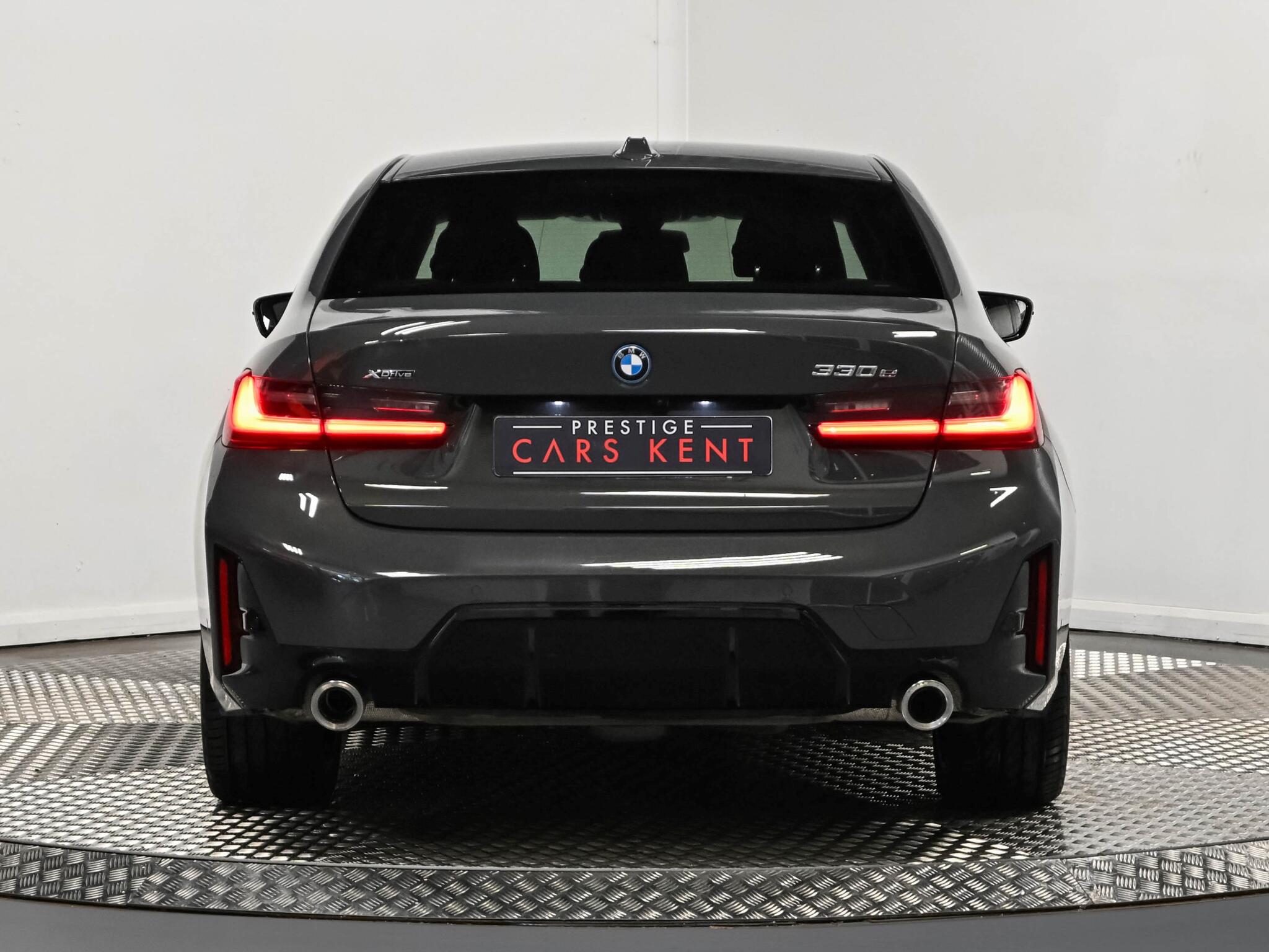 BMW 3 Series view 23