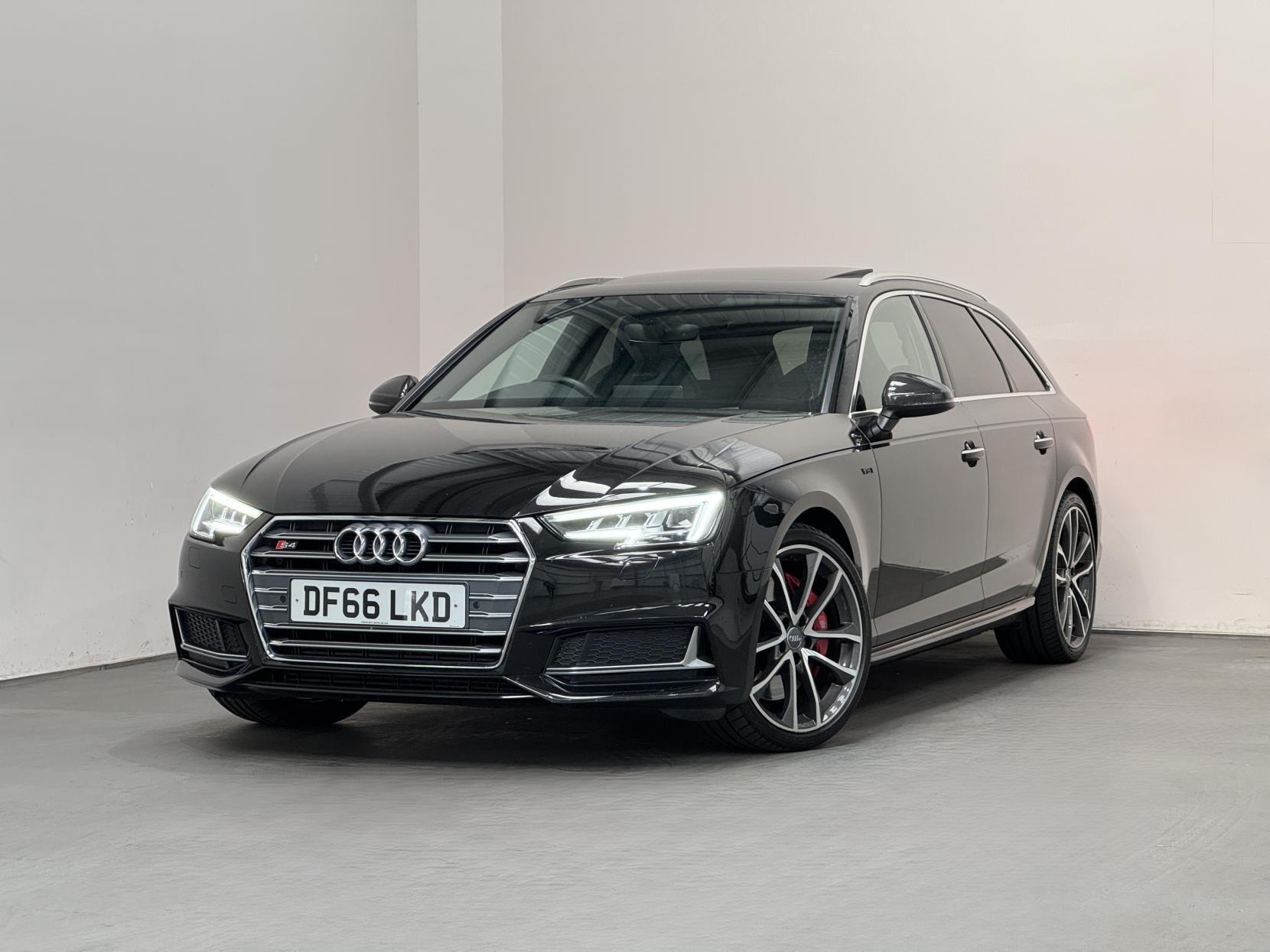 Audi S4 Avant view 8