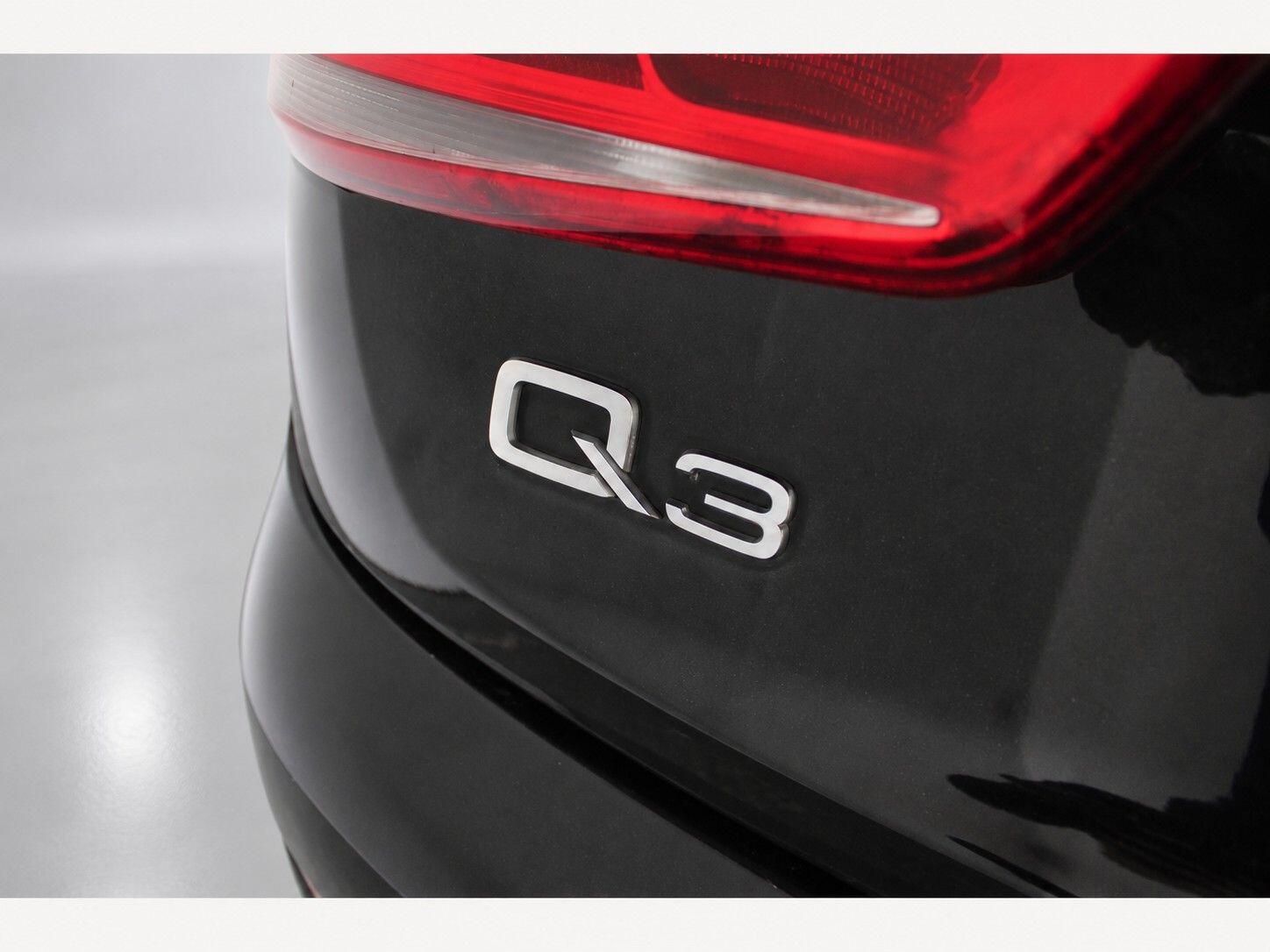 Audi Q3 view 17