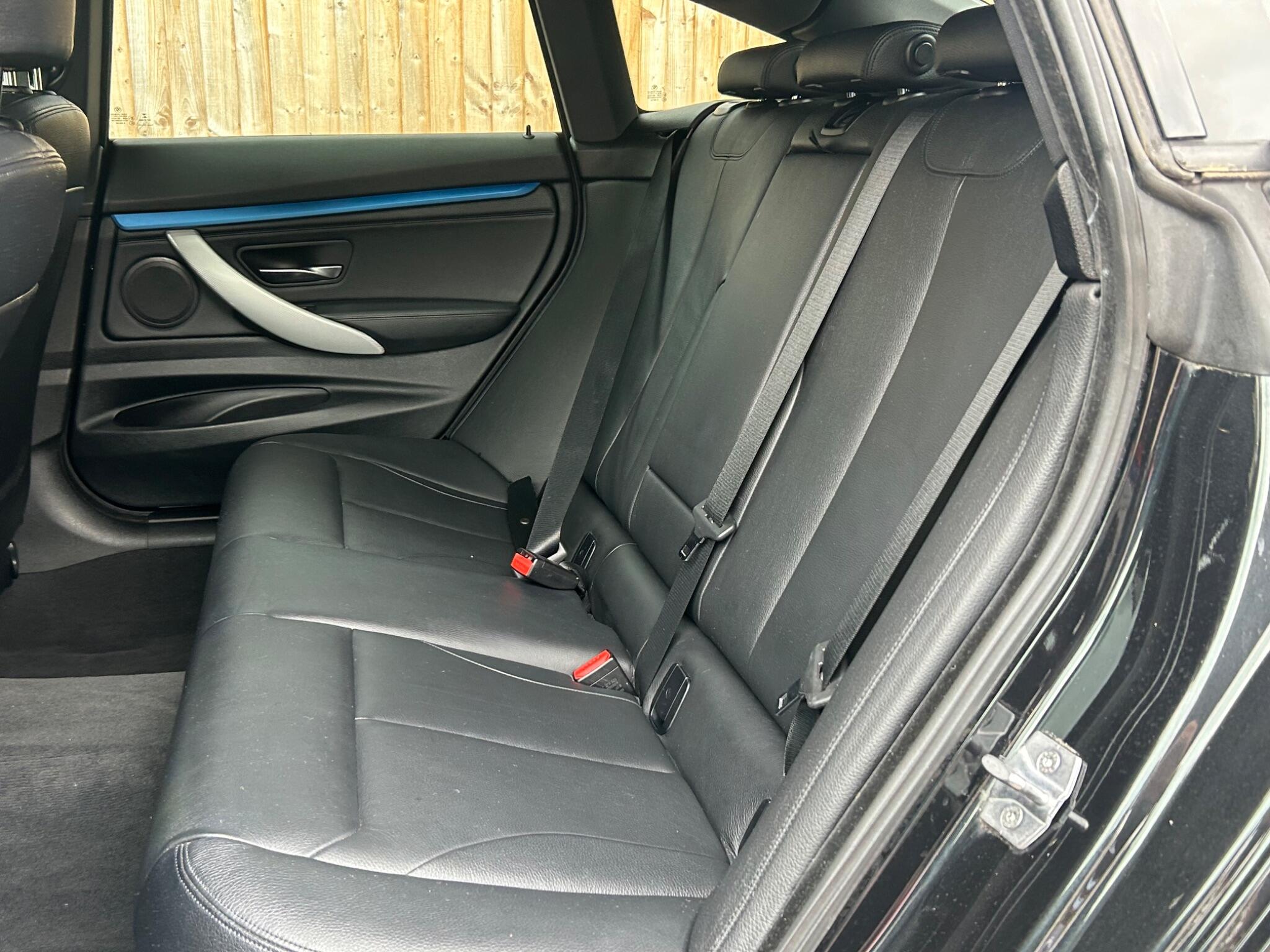 BMW 3 Series view 32