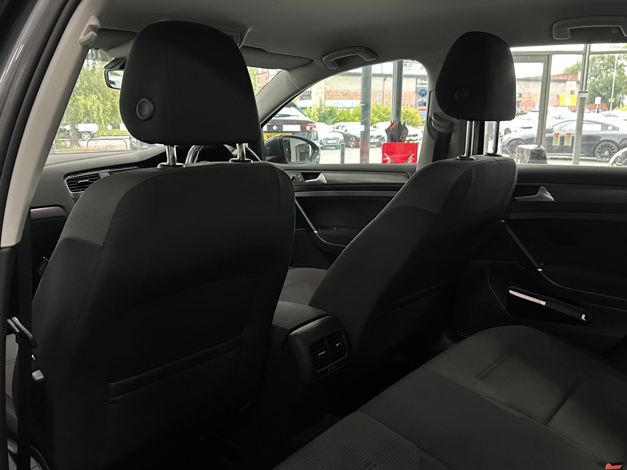Volkswagen E-Golf view 34