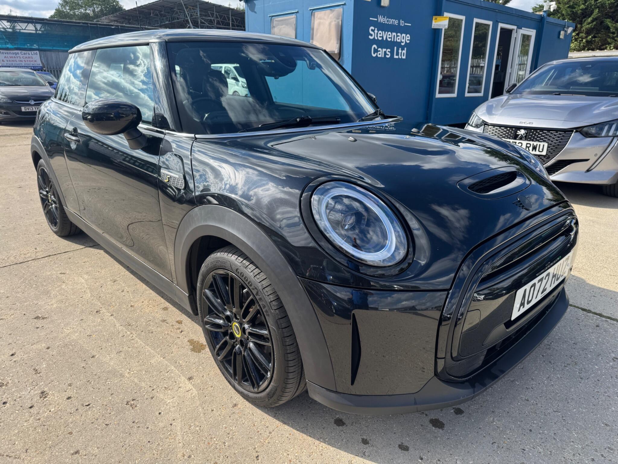Mini Hatch view 4
