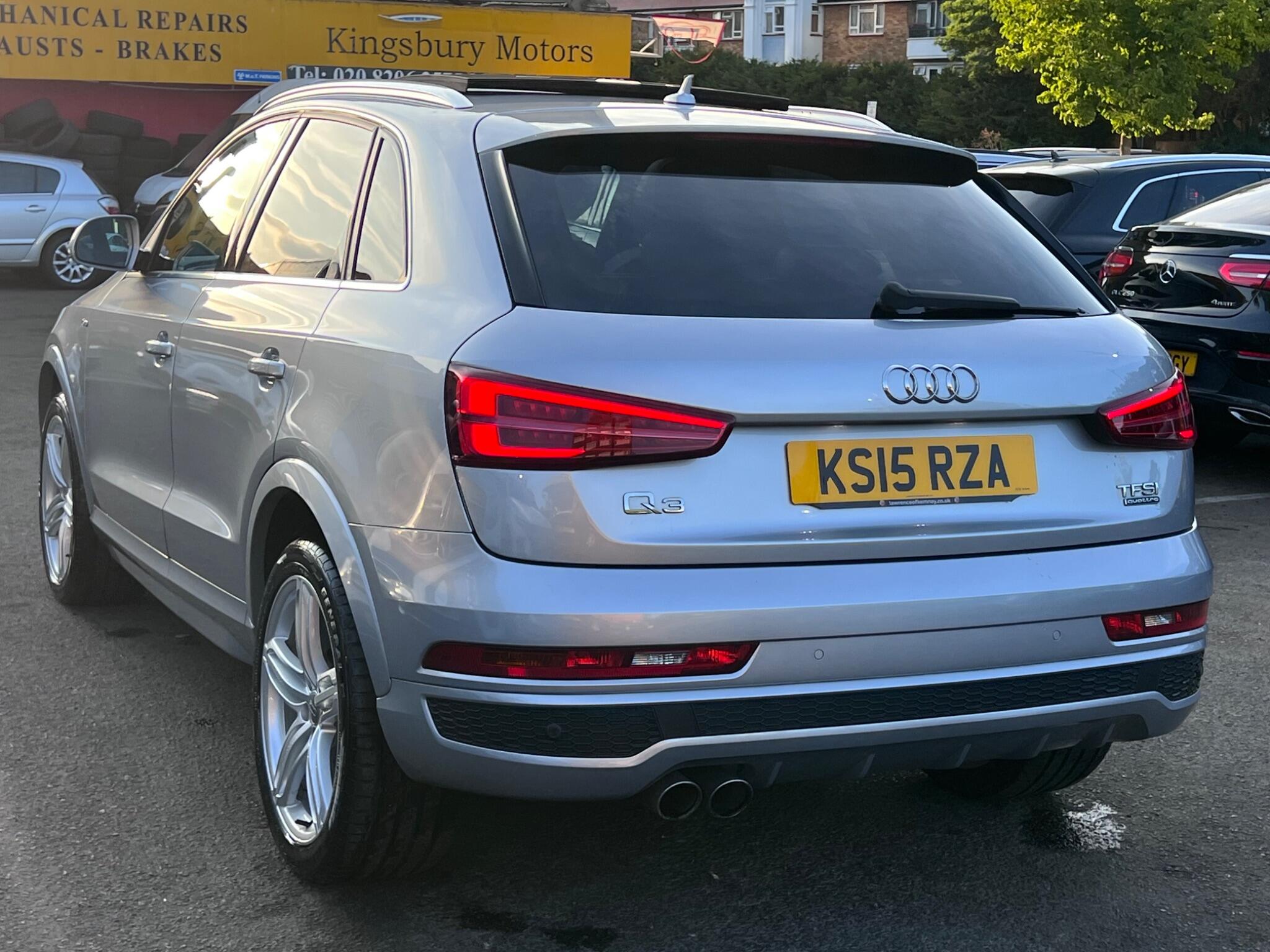 Audi Q3 view 13