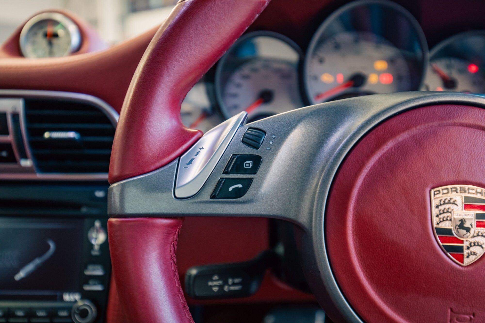 Porsche 911 view 16