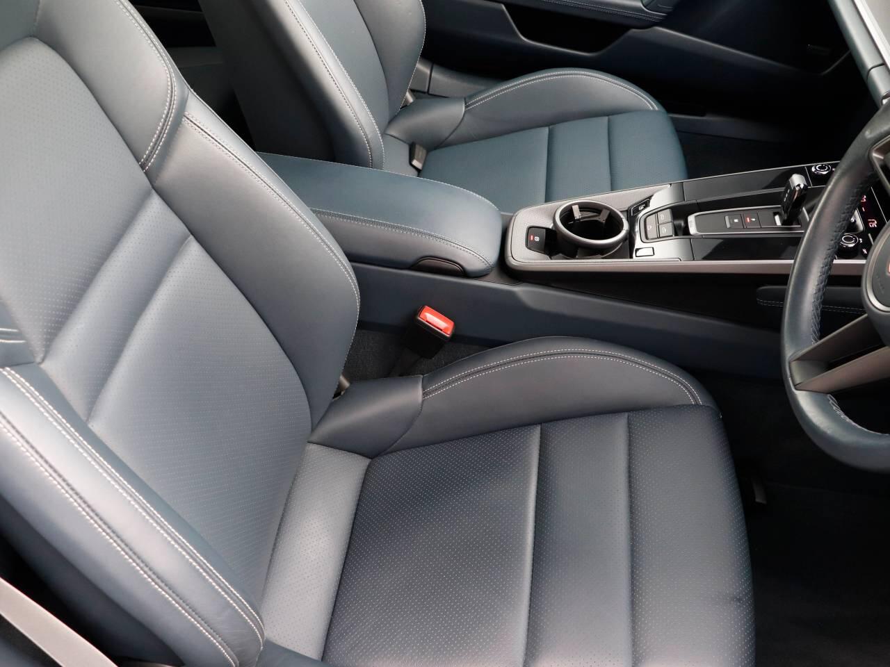 Porsche 911 view 5