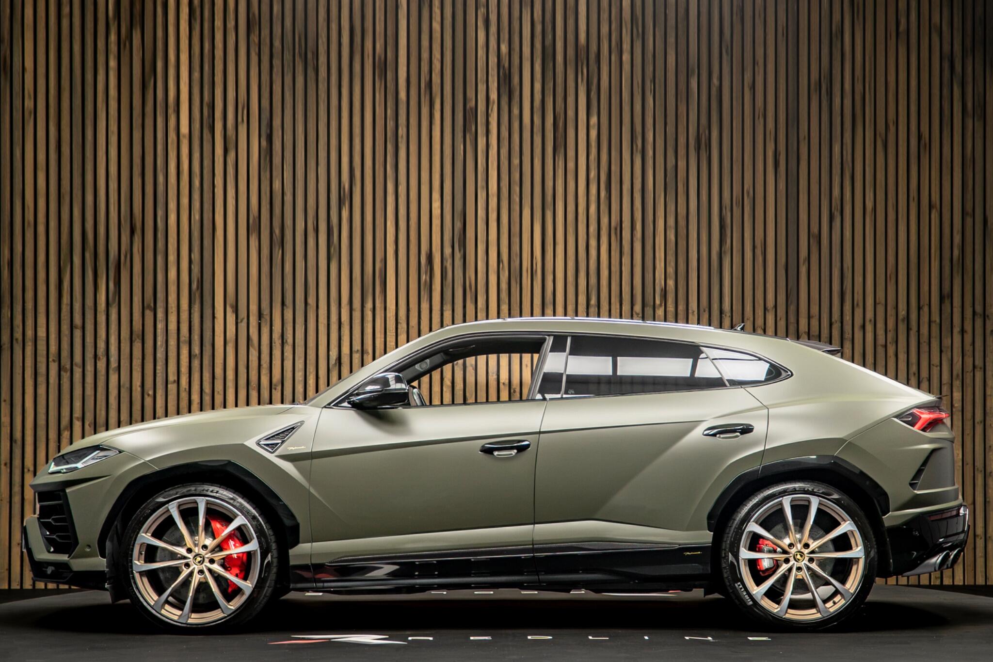 Lamborghini Urus view 7