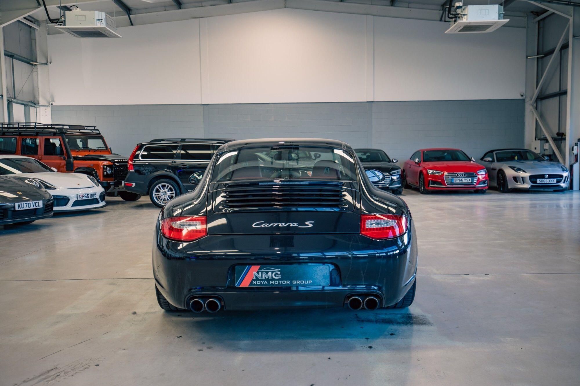 Porsche 911 view 45