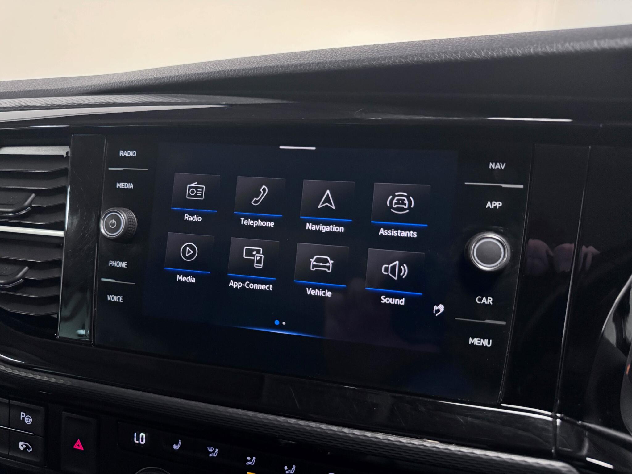 Volkswagen Caravelle view 42