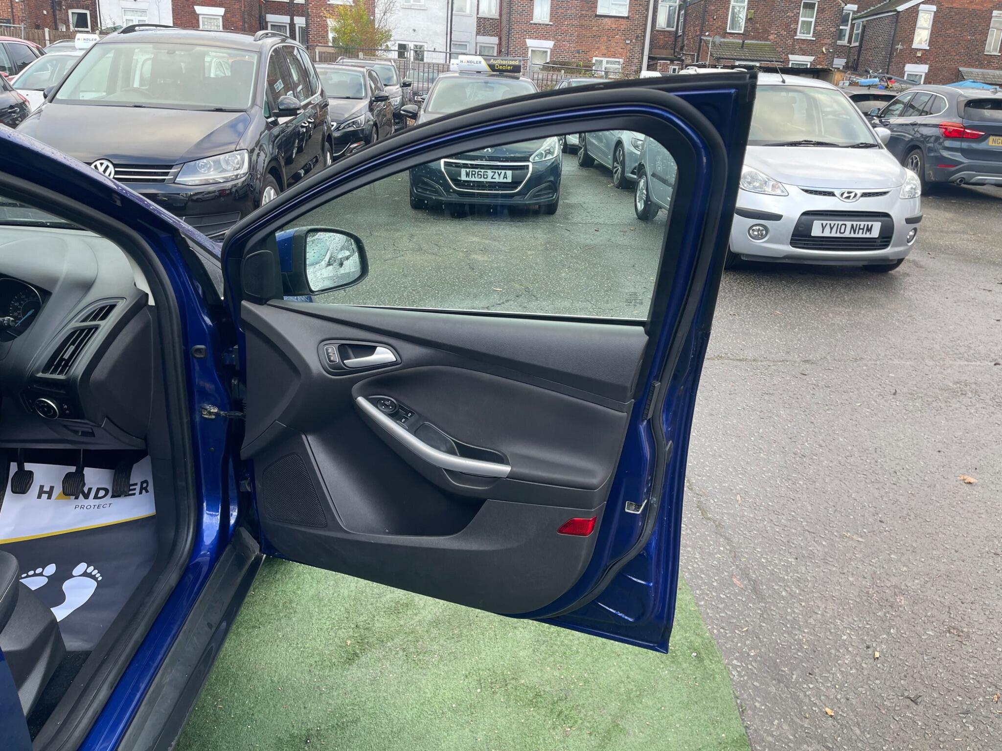 2016 Ford Focus 1.0T EcoBoost Zetec Euro 6 (s/s) 5dr • 83,680 miles image 23