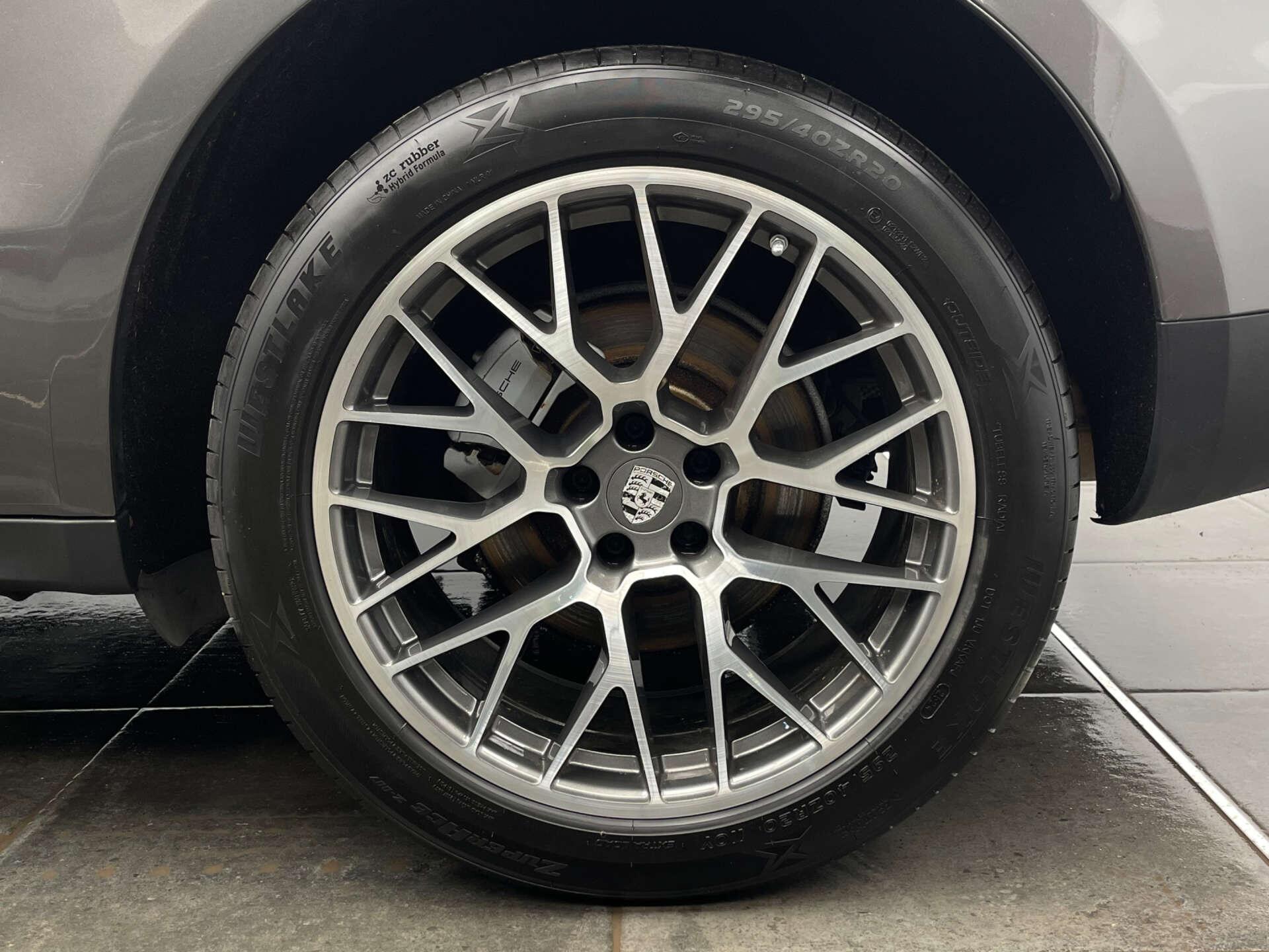 Porsche Macan view 42