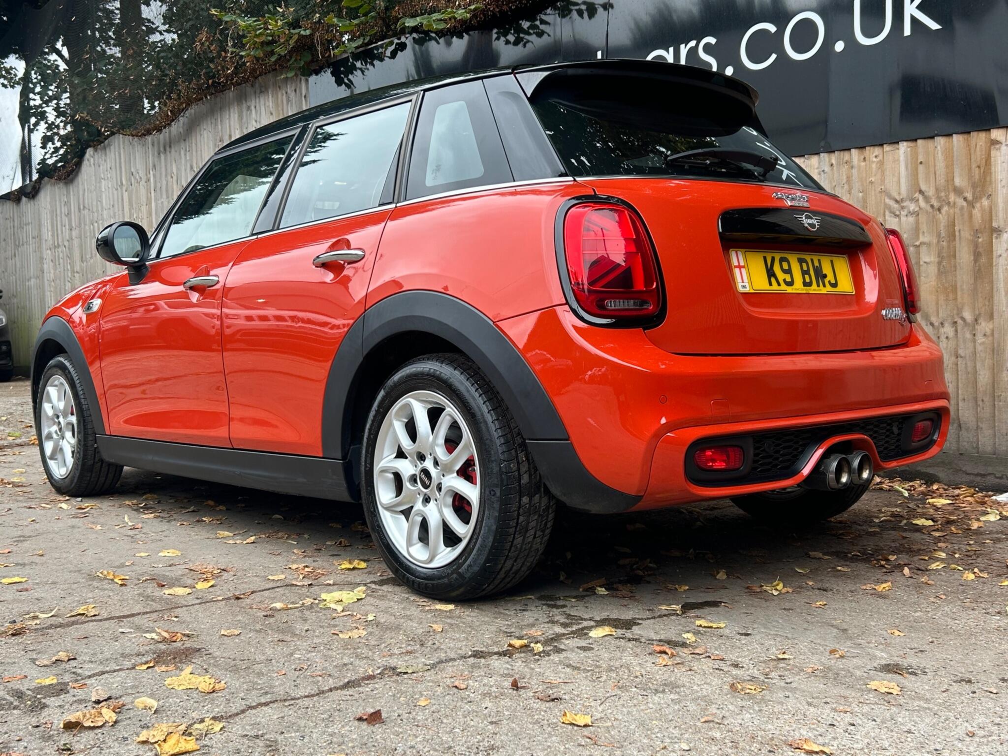 Mini Hatch view 14