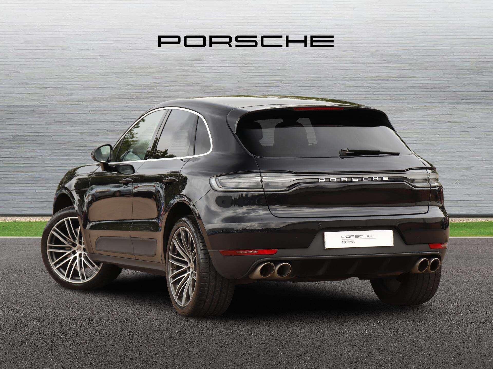 Porsche Macan view 5